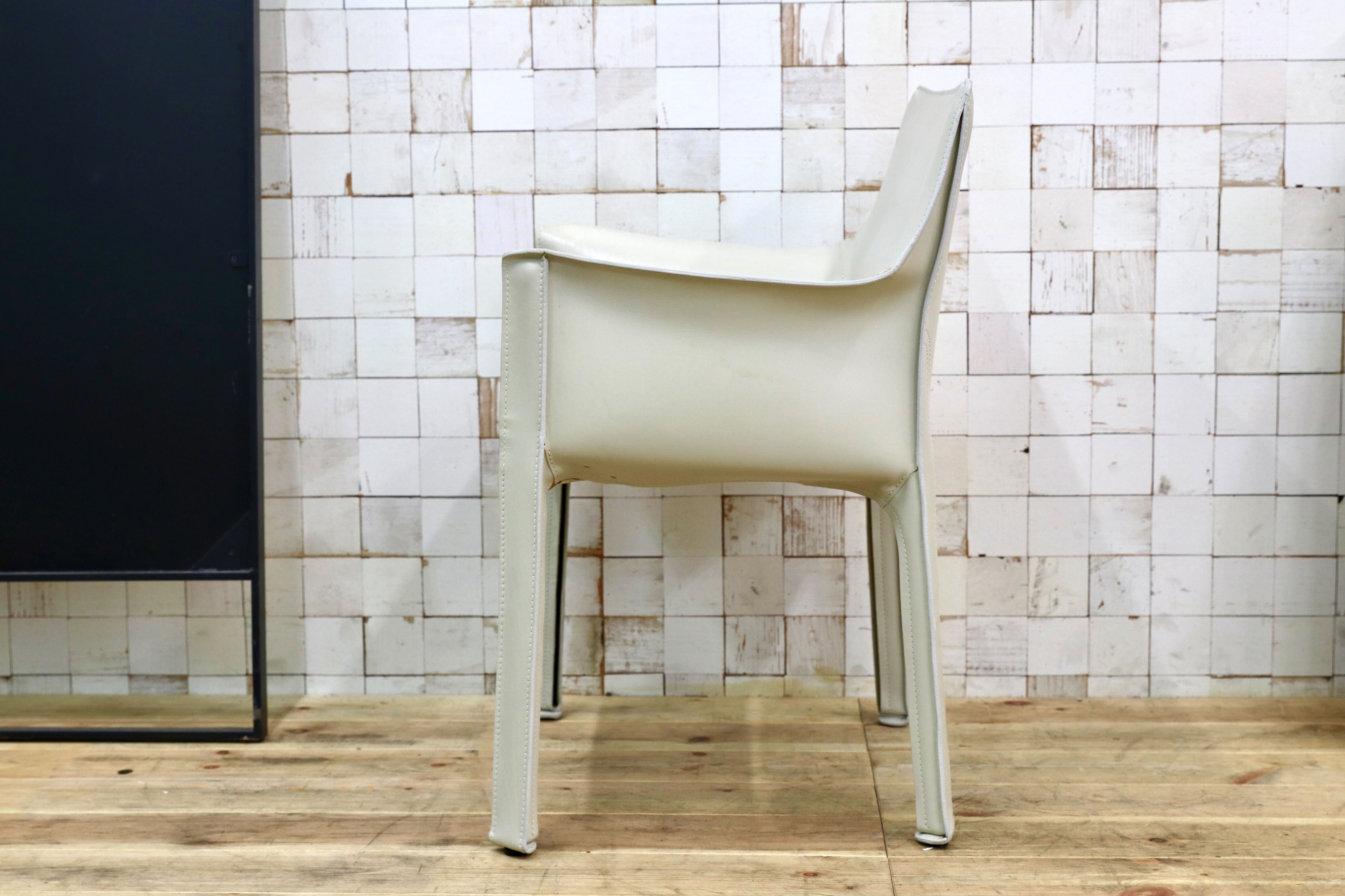 GMIO74A○Cassina / カッシーナ 413 CAB キャブアームチェア マリオ・ベリーニ 椅子 マットアイボリー レザー イタリアモダン 定価50.6万