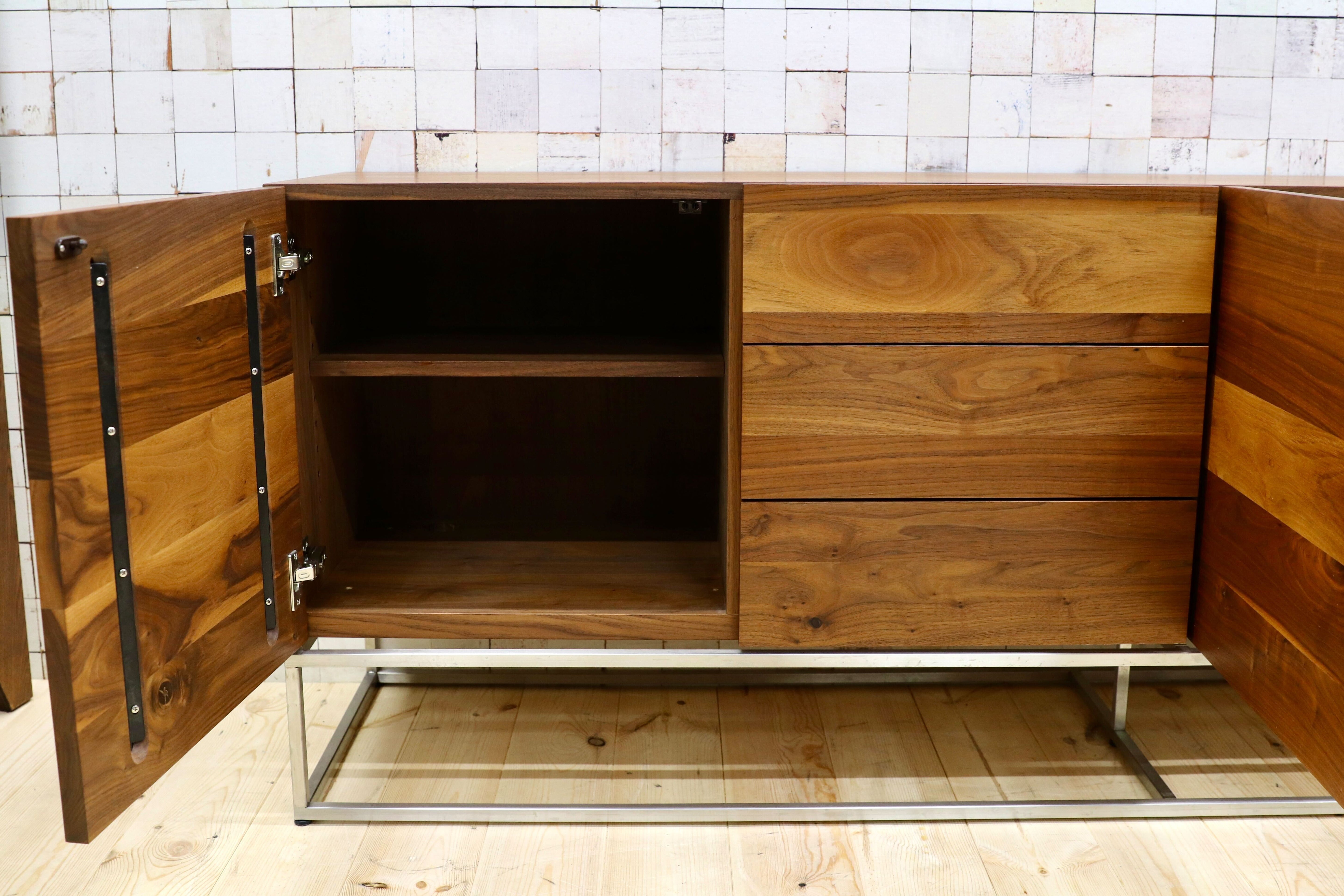 GMGK475○大川家具 Bugatti / ブガッティ サイドボード リビングボード ウォールナット無垢材 北欧スタイル 定価45万 展示品