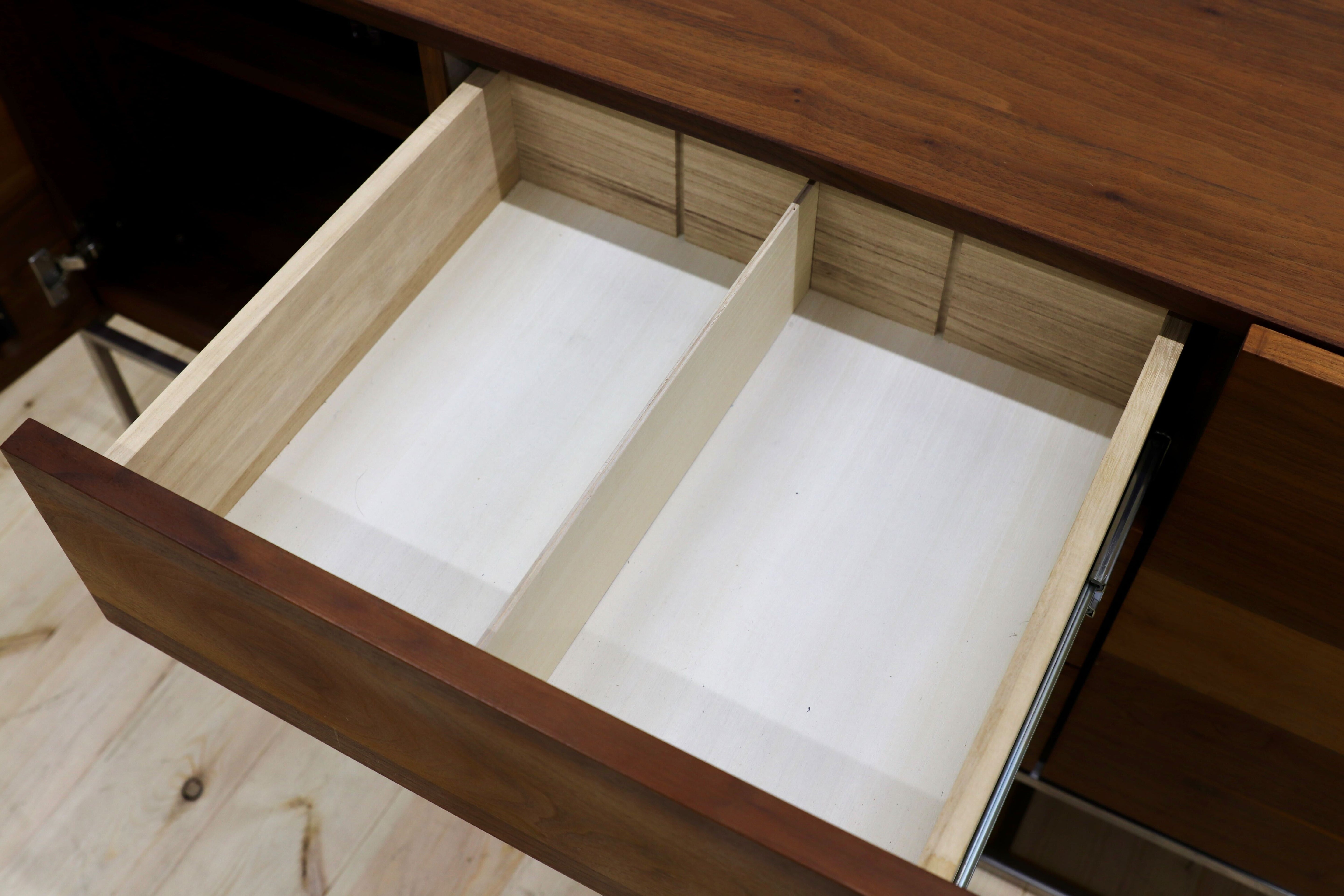 GMGK475○大川家具 Bugatti / ブガッティ サイドボード リビングボード ウォールナット無垢材 北欧スタイル 定価45万 展示品