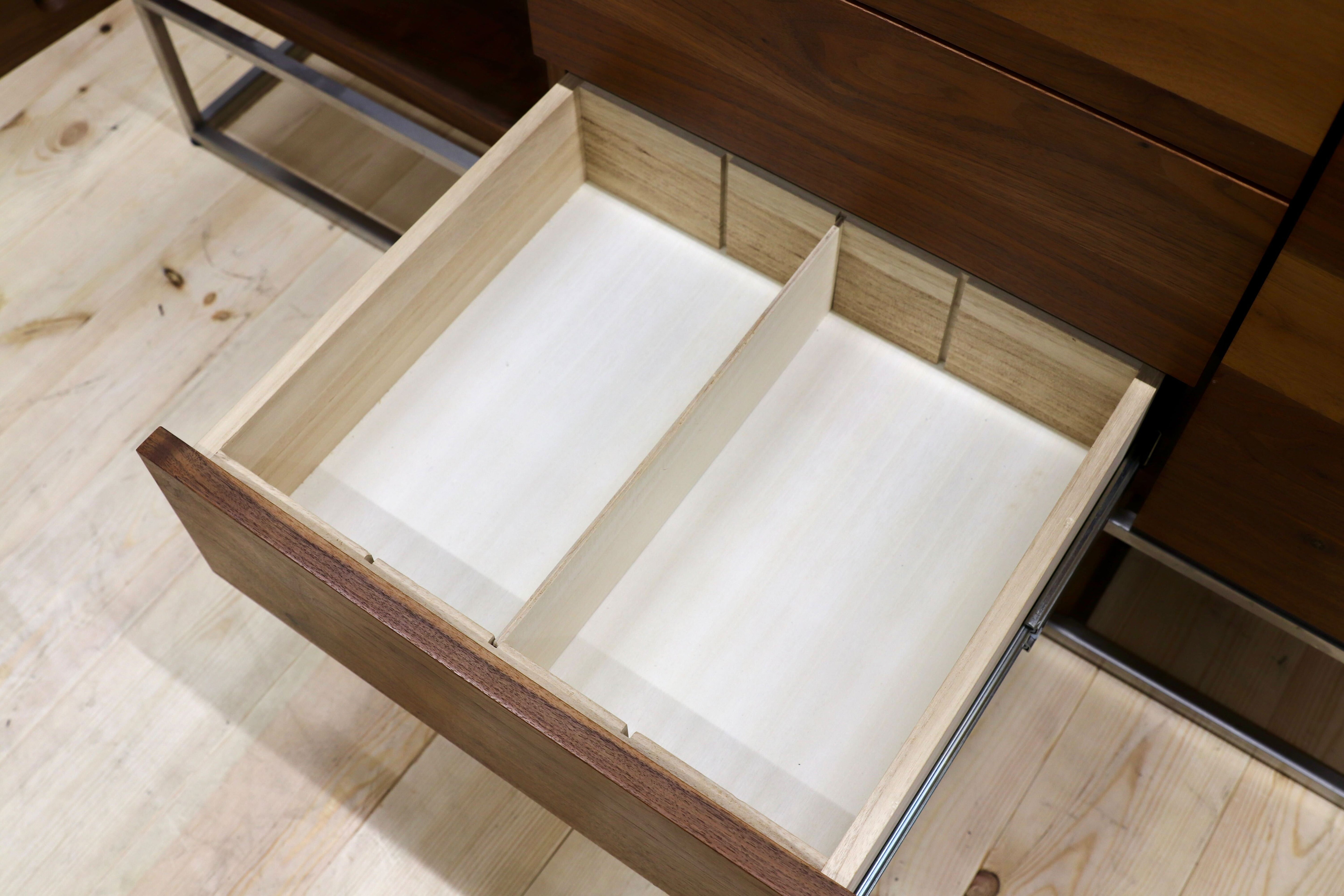 GMGK475○大川家具 Bugatti / ブガッティ サイドボード リビングボード ウォールナット無垢材 北欧スタイル 定価45万 展示品