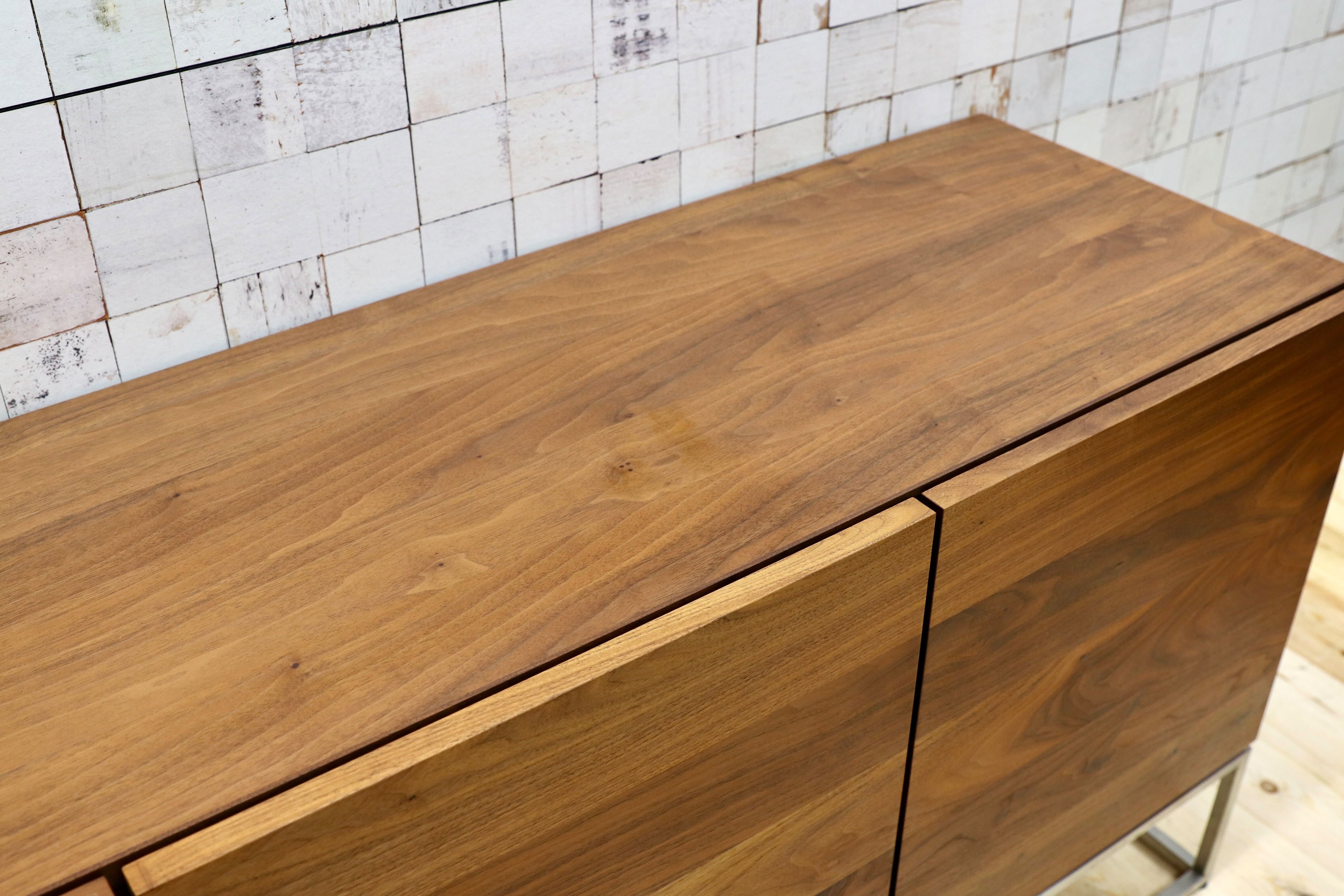 GMGK475○大川家具 Bugatti / ブガッティ サイドボード リビングボード ウォールナット無垢材 北欧スタイル 定価45万 展示品