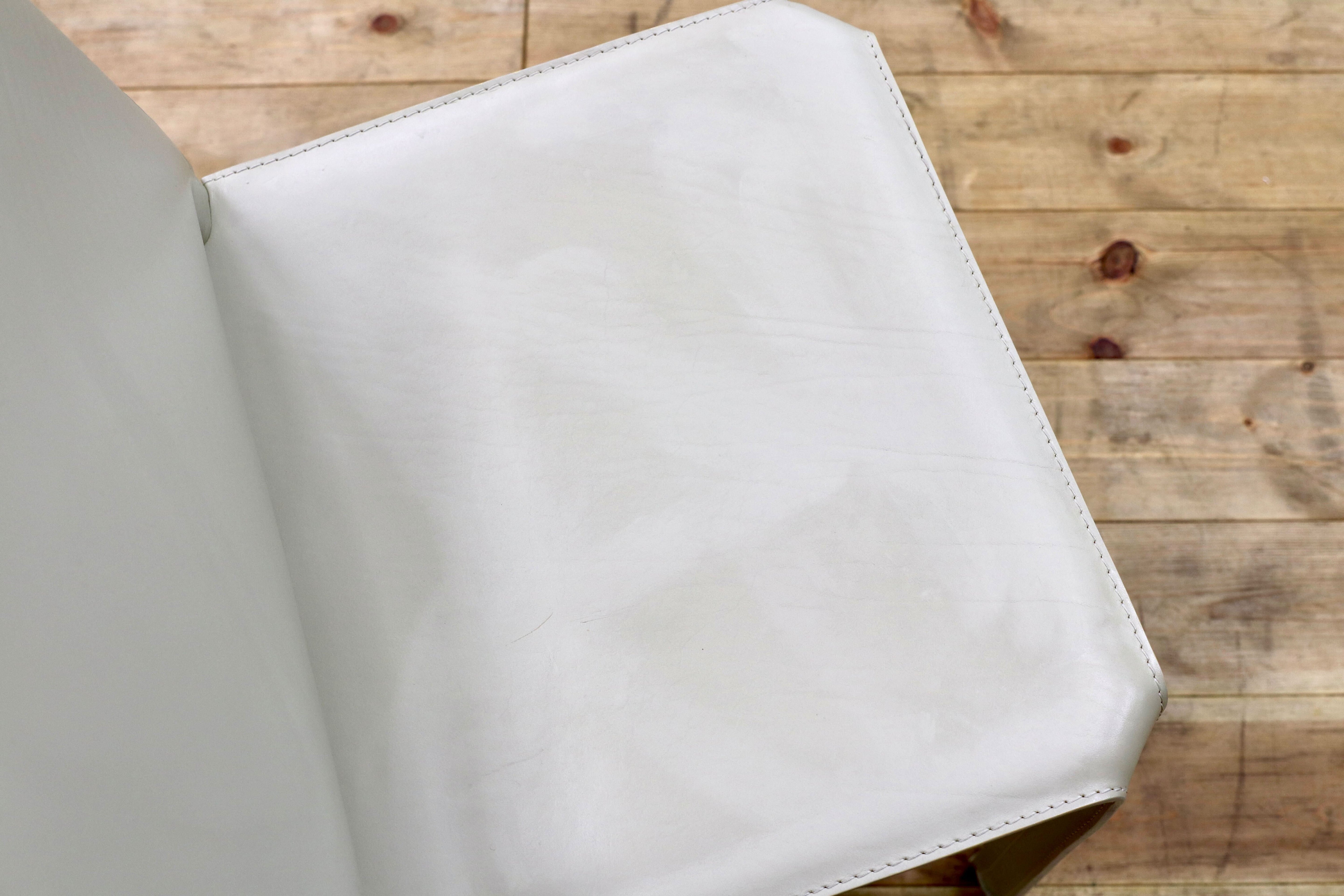 GMIO74E○Cassina / カッシーナ 413 CAB キャブチェア マリオ・ベリーニ 椅子 マットアイボリー レザー イタリアモダン 定価30.8万