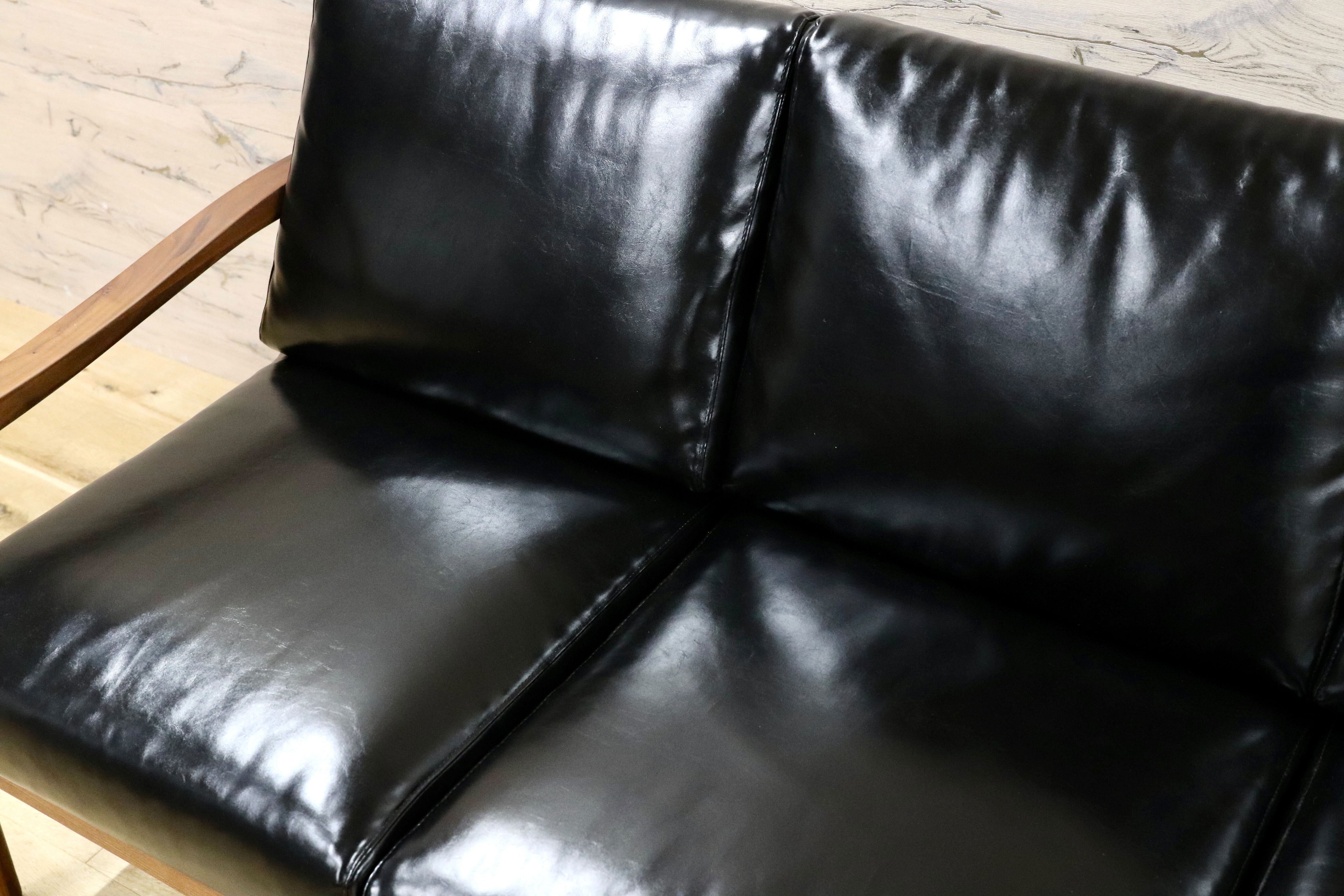 GMGH436○AMOCC / アモック 3人掛けソファ トリプルソファ ウォールナット材 北欧スタイル 合皮 約16万 展示品