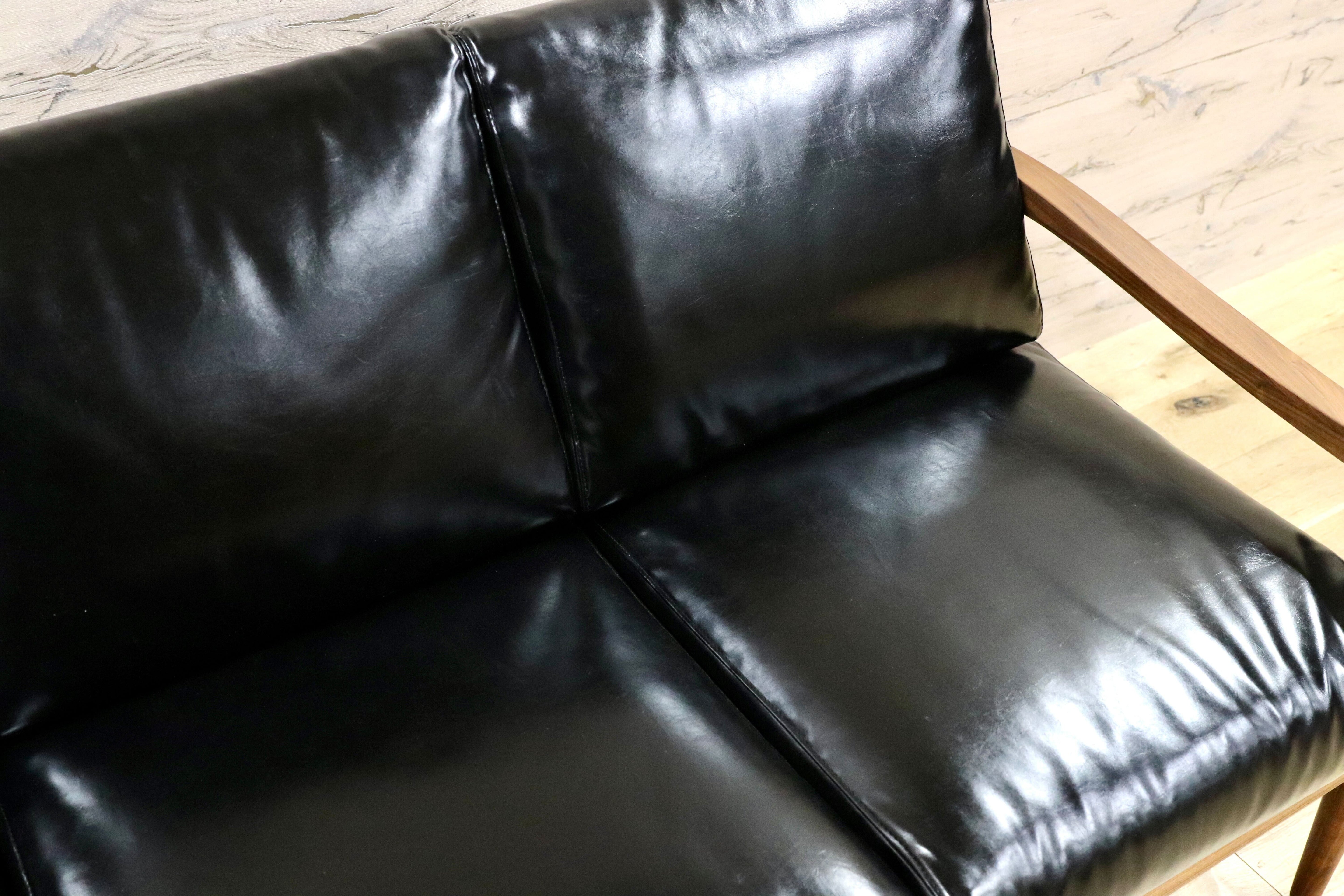 GMGH436○AMOCC / アモック 3人掛けソファ トリプルソファ ウォールナット材 北欧スタイル 合皮 約16万 展示品