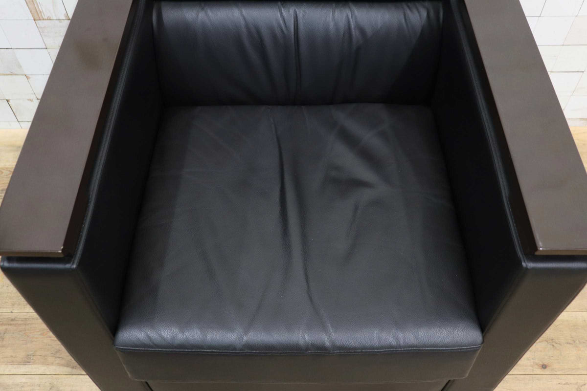 GMJH381C〇ITOKI / イトーキ 本革 1人掛けソファ シングルソファ ブラック 木製アームチェア 応接家具