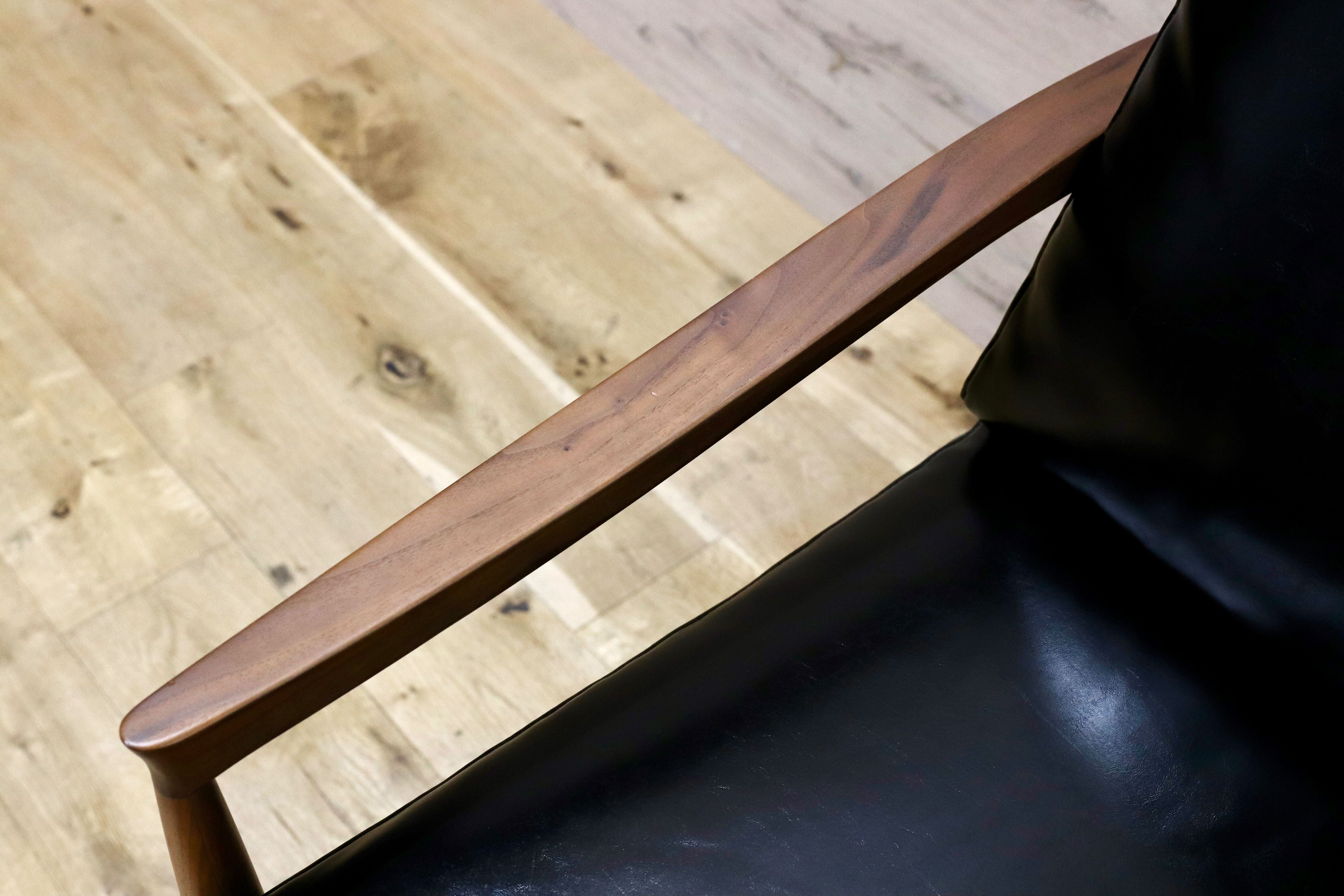 GMGH436○AMOCC / アモック 3人掛けソファ トリプルソファ ウォールナット材 北欧スタイル 合皮 約16万 展示品