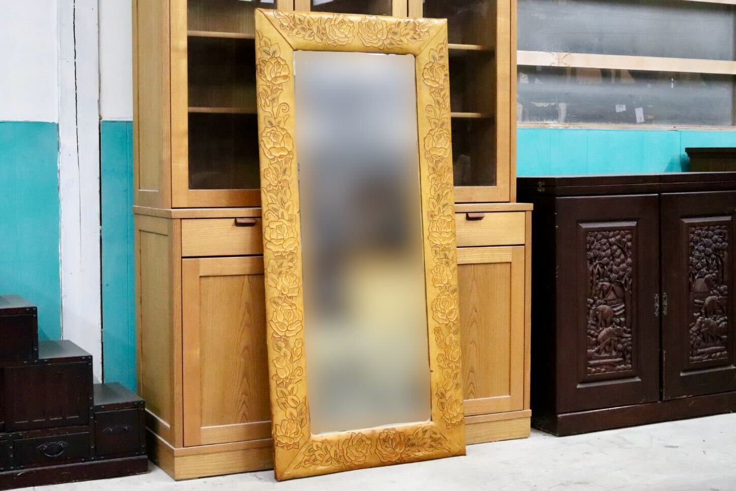 GMIK658○ウォールミラー 壁掛け鏡 姿見 全身鏡 革 レザー カービング 花柄 フローラル レトロ ヴィンテージ