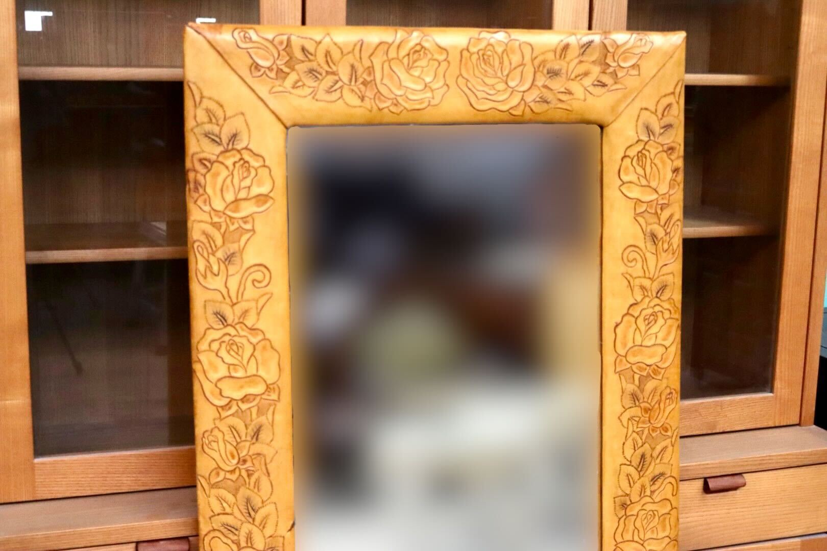 GMIK658○ウォールミラー 壁掛け鏡 姿見 全身鏡 革 レザー カービング 花柄 フローラル レトロ ヴィンテージ