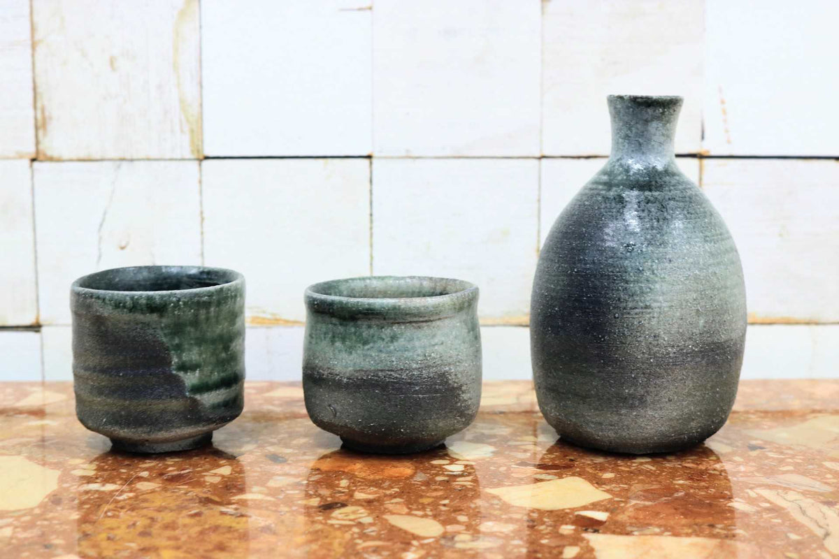 GMJS271B◯彩明付知窯 炭化灰釉 酒器 鈴木明 酒器セット 徳利 ぐい呑 陶器 酒盃 共箱 作家物