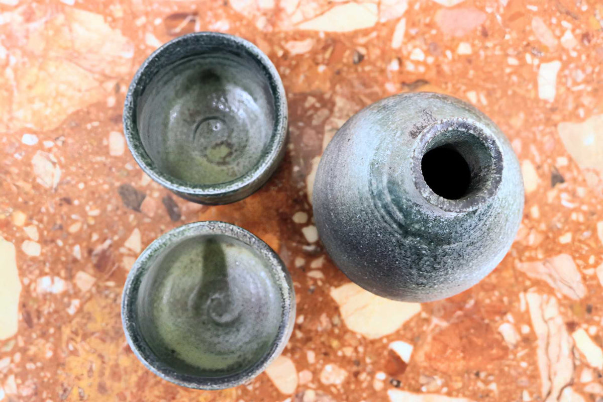 GMJS271B◯彩明付知窯 炭化灰釉 酒器 鈴木明 酒器セット 徳利 ぐい呑 陶器 酒盃 共箱 作家物
