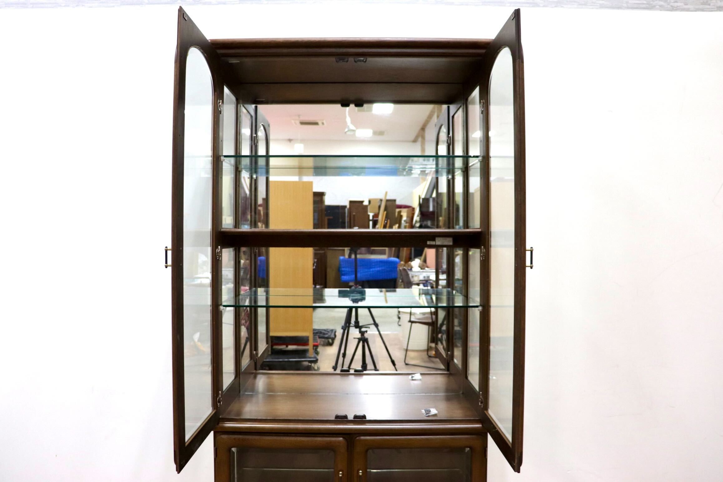 GMHS86○karimoku / カリモク キュリオケース 飾り棚 収納棚 ガラスキャビネット 照明付き カントリー クラシック 国産家具