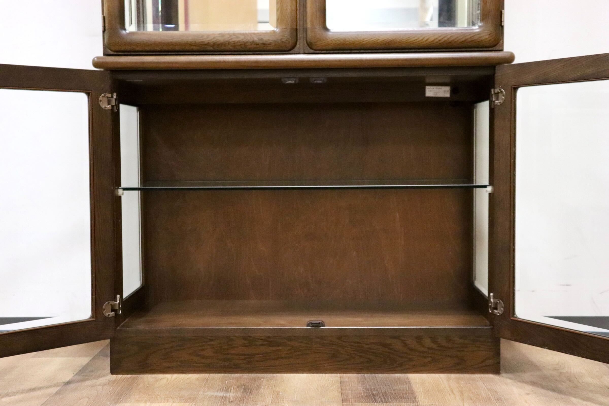 GMHS86○karimoku / カリモク キュリオケース 飾り棚 収納棚 ガラスキャビネット 照明付き カントリー クラシック 国産家具