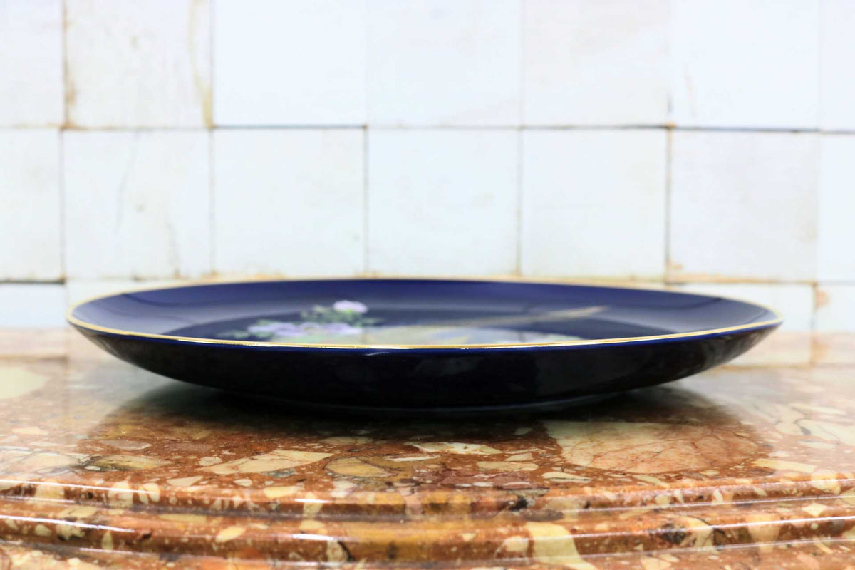 GMJS271C◯九谷焼 嶺芳窯 金鶏 飾り皿 絵皿 共箱 皿立て付き エスケー化研 創業50周年記念 瑠璃色 金彩 飾皿 置物 伝統工芸