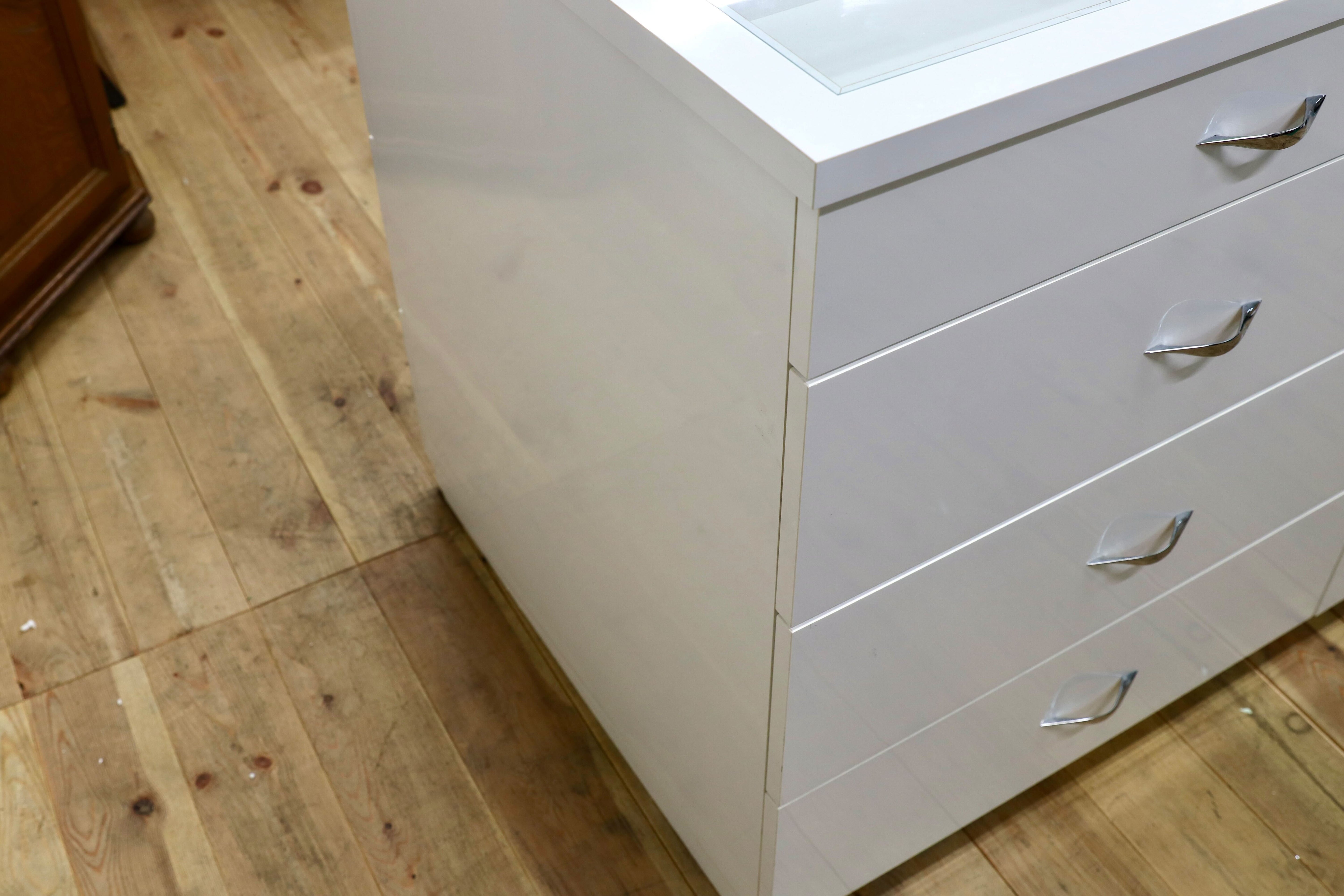 GMIK821○コレクションコース 店舗什器 ショーケース ホワイト ラグジュアリー モダン 約30万