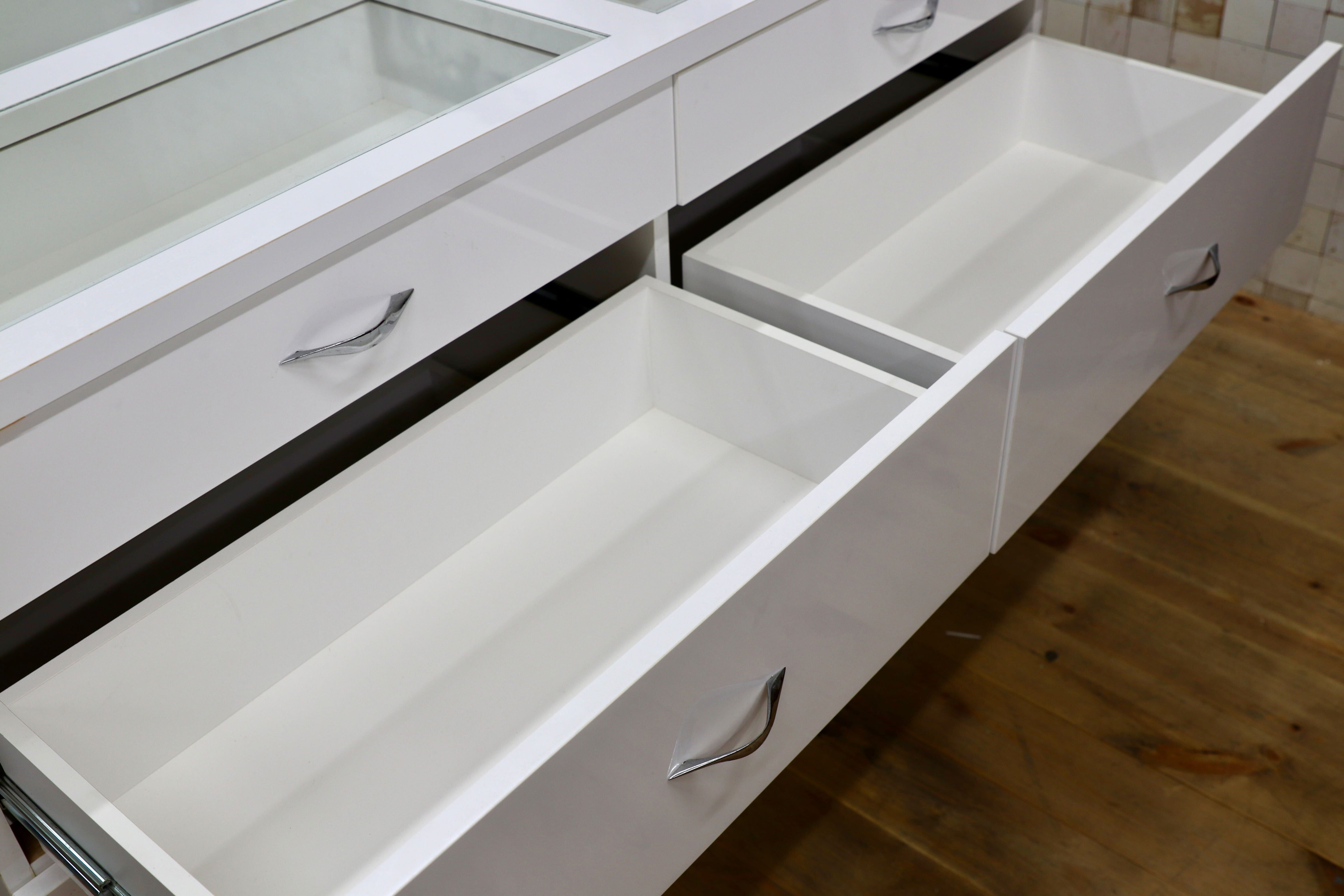 GMIK821○コレクションコース 店舗什器 ショーケース ホワイト ラグジュアリー モダン 約30万