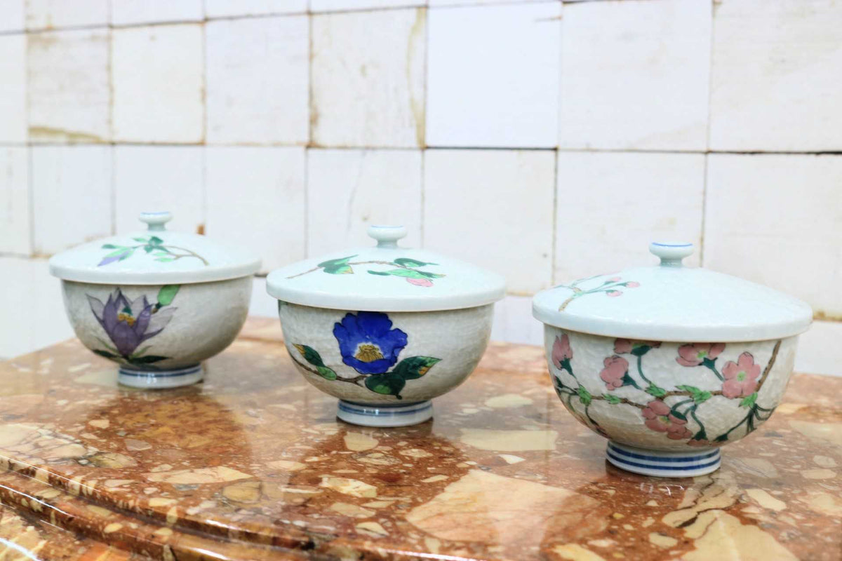 GMJS271E◯有田焼 清秀 蓋付き湯呑み 湯呑 陶器 5客セット 五草花 煎茶道具 茶器 和食器 共箱 伝統工芸