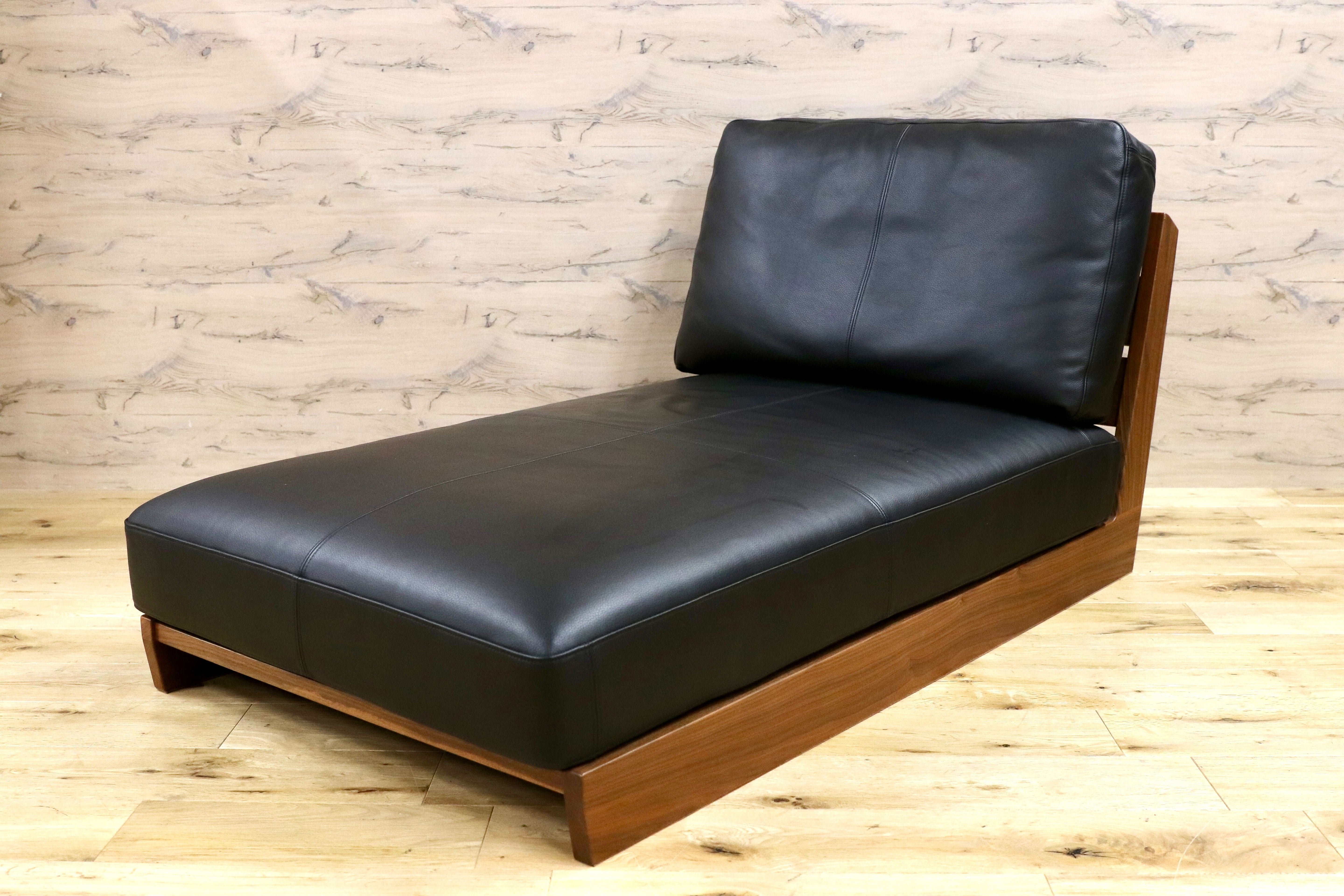 GMGH458○ナガノインテリア / NAGANO INTERIOR LC027 シェーズロングソファ ウォールナット無垢材 黒本革 1人掛けソファ 約20万 展示品