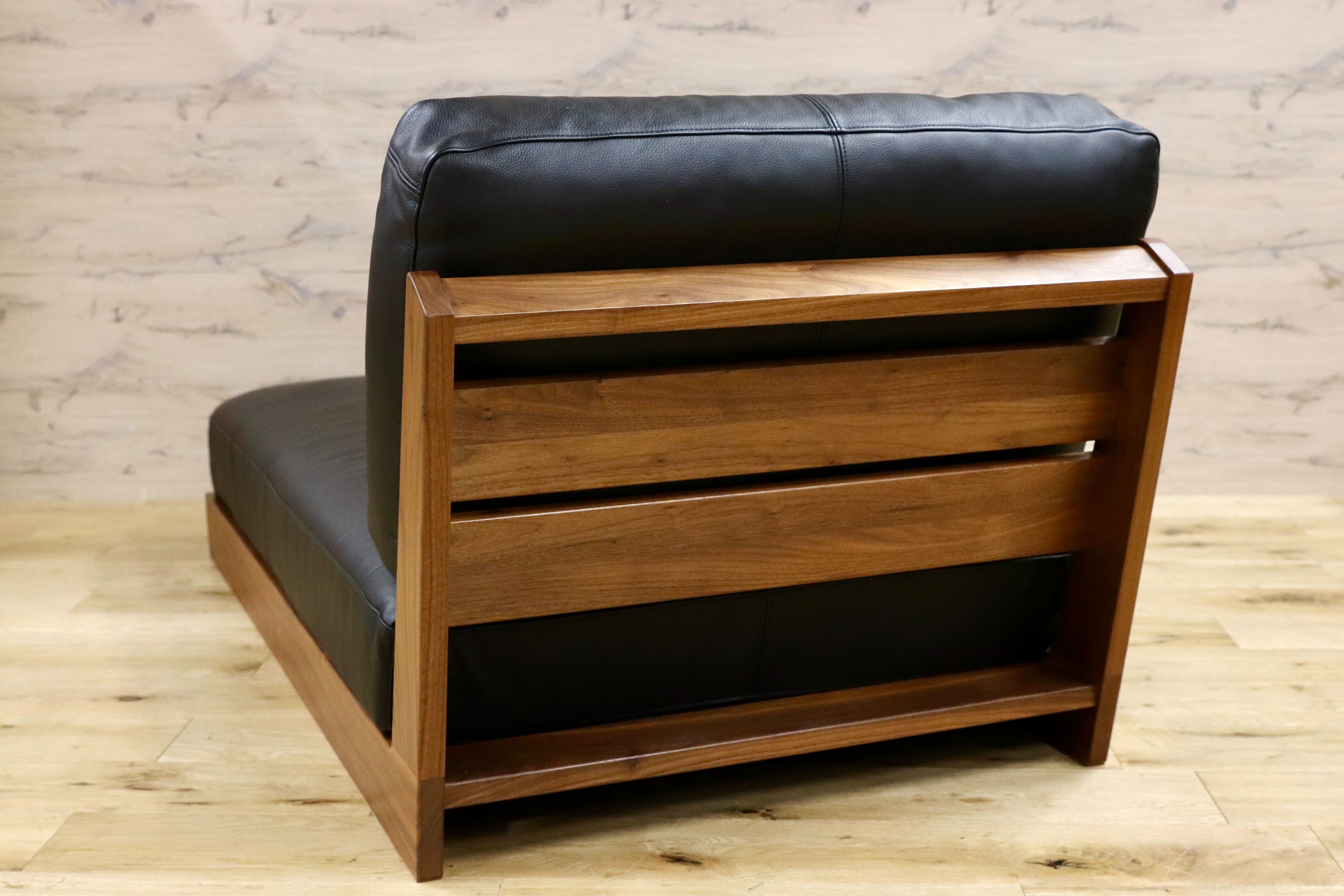 GMGH458○ナガノインテリア / NAGANO INTERIOR LC027 シェーズロングソファ ウォールナット無垢材 黒本革 1人掛けソファ 約20万 展示品