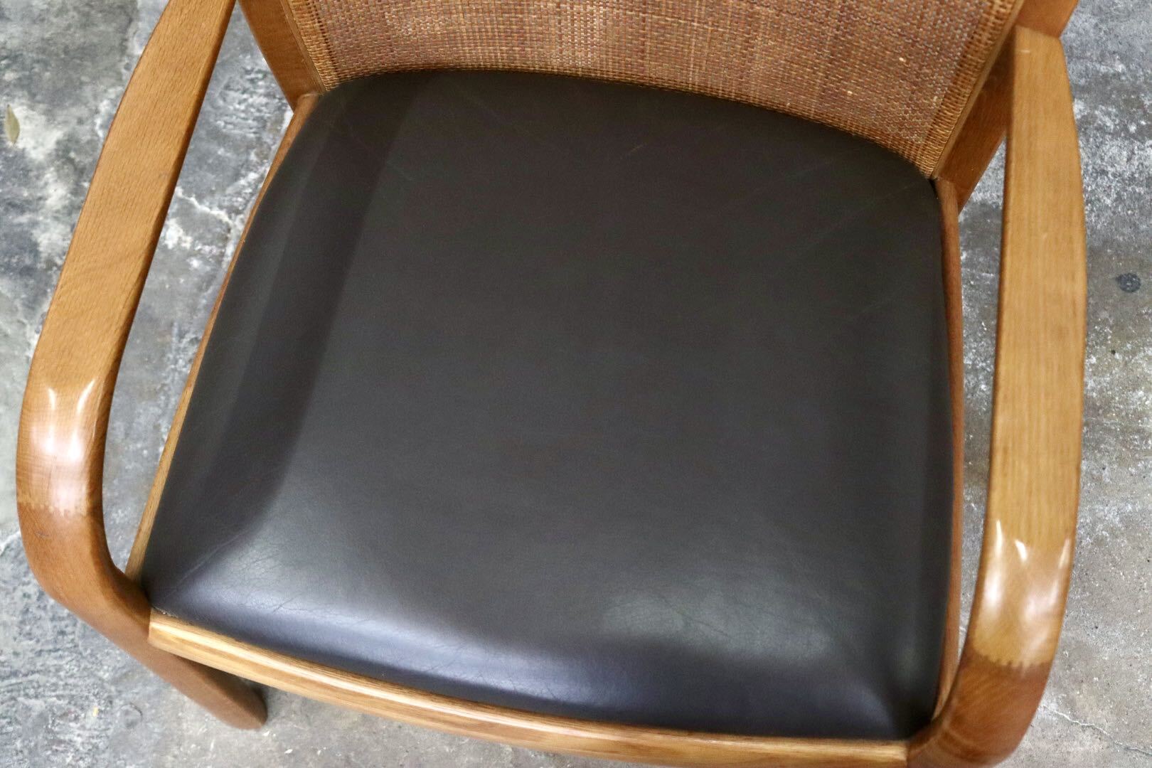 GMJH301I○karimoku / カリモク ダイニングチェア 食卓椅子 アームチェア 椅子 本革 和モダン レトロ 国産家具