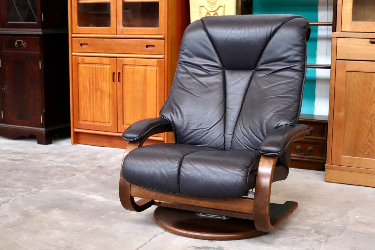 GMIK212○冨士ファニチア / FUJI FURNITURE リクライニングソファ シングルソファ アームチェア 回転椅子 レザー モダン 国産家具