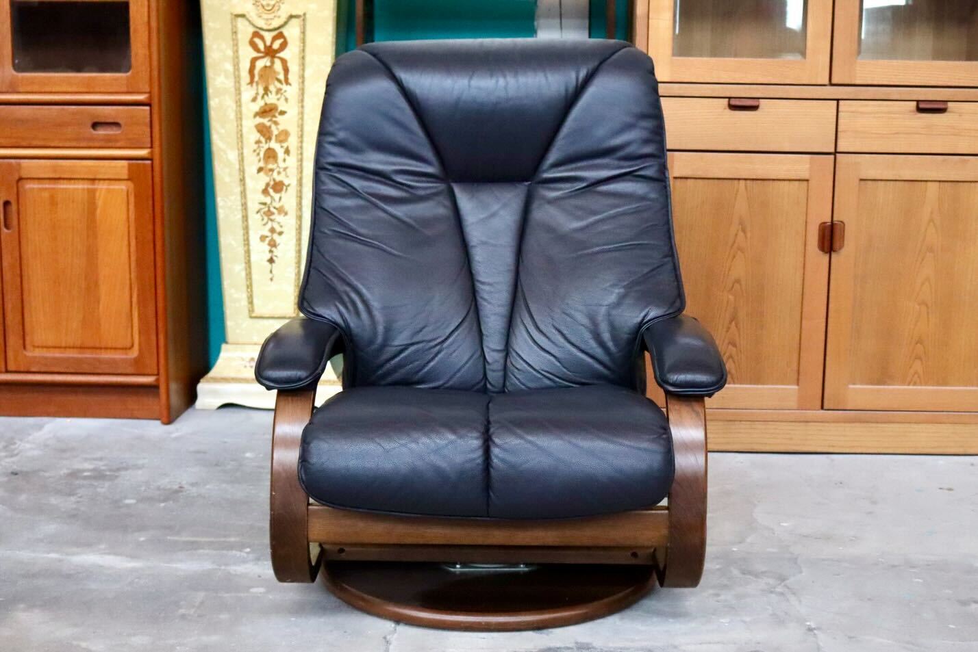 GMIK212○冨士ファニチア / FUJI FURNITURE リクライニングソファ シングルソファ アームチェア 回転椅子 レザー モダン 国産家具