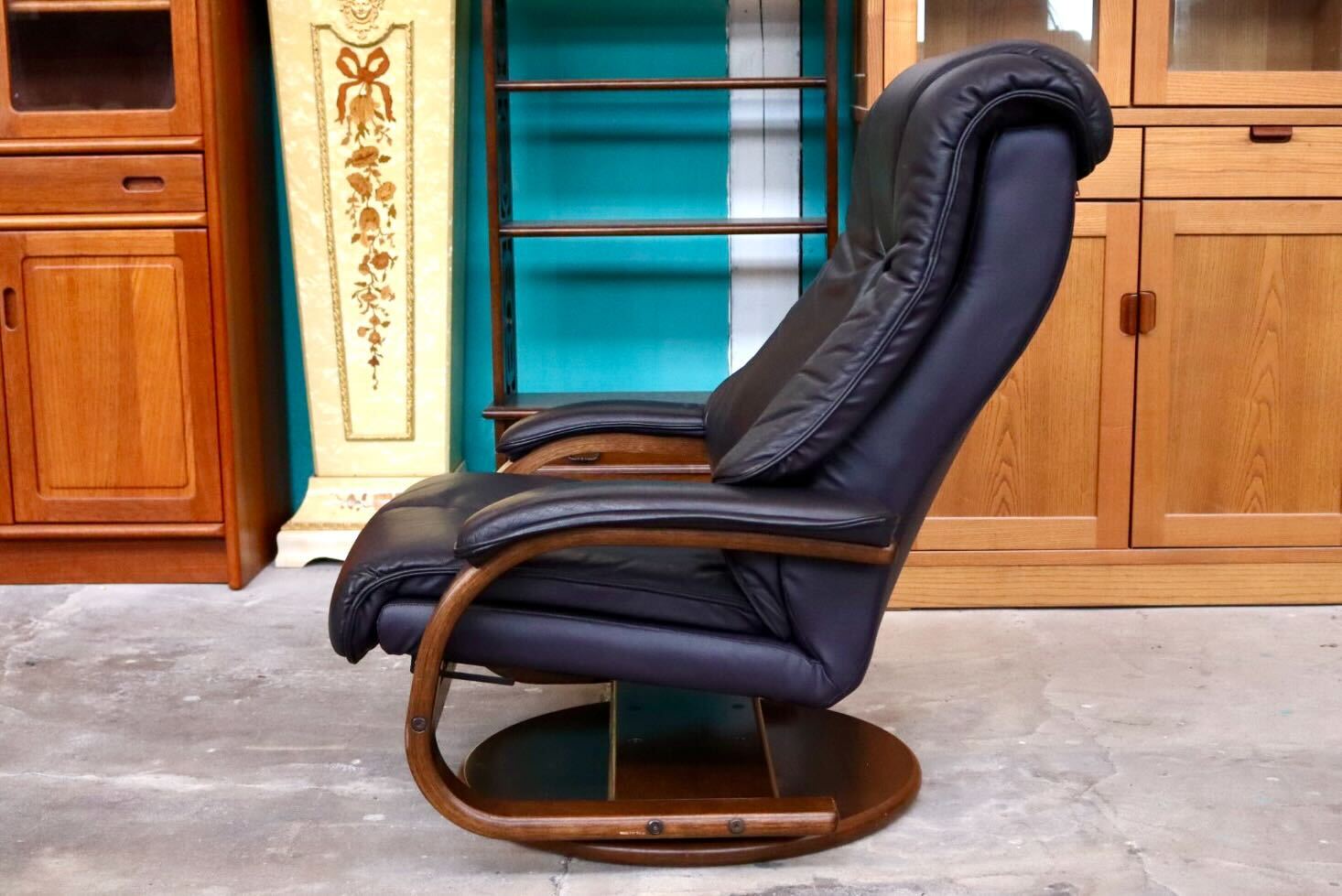 GMIK212○冨士ファニチア / FUJI FURNITURE リクライニングソファ シングルソファ アームチェア 回転椅子 レザー モダン 国産家具