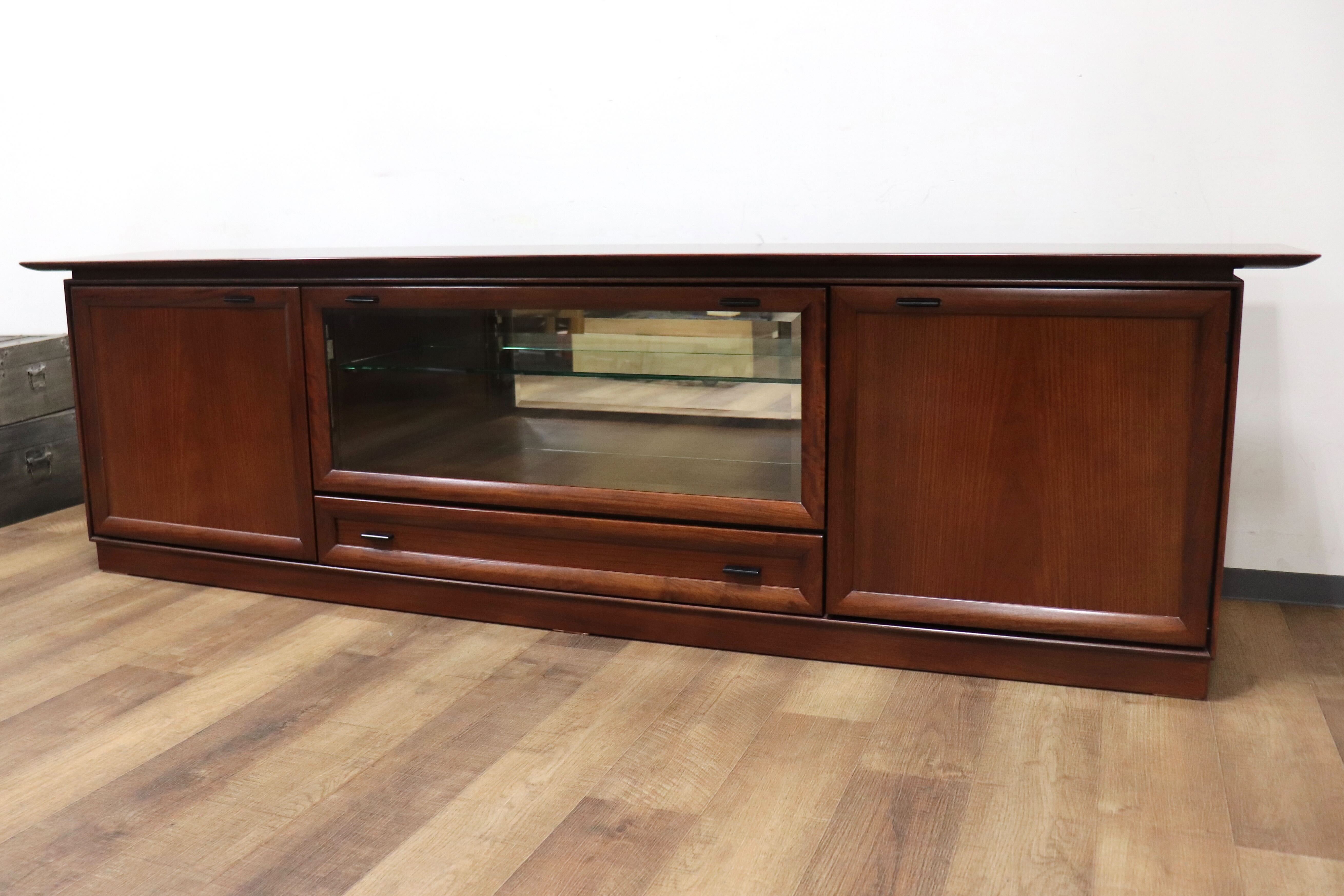 GMHN34E○karimoku / カリモク vivente ビベンテ サイドボード 飾り棚 照明付き 花梨材 最高級 モダン 定価約43万 展示品