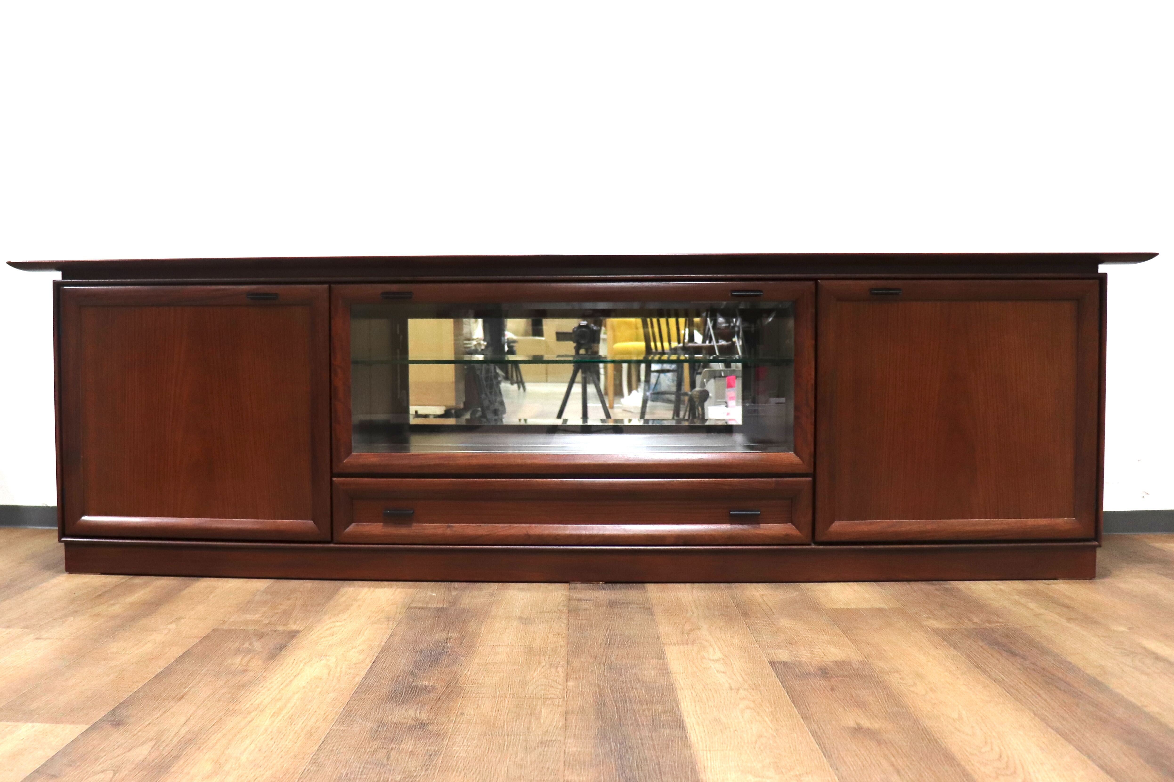 GMHN34E○karimoku / カリモク vivente ビベンテ サイドボード 飾り棚 照明付き 花梨材 最高級 モダン 定価約43万 展示品