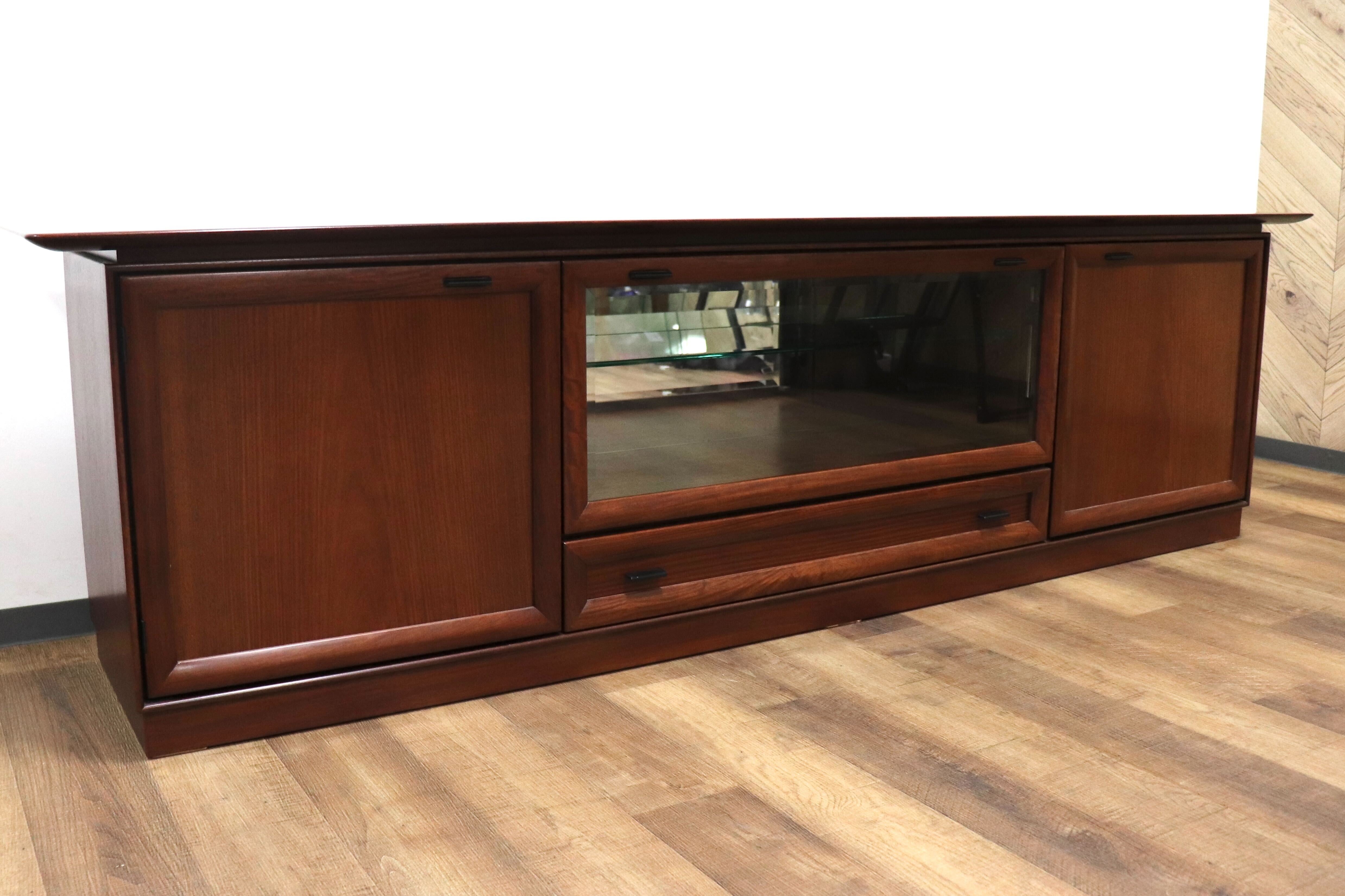 GMHN34E○karimoku / カリモク vivente ビベンテ サイドボード 飾り棚 照明付き 花梨材 最高級 モダン 定価約43万 展示品