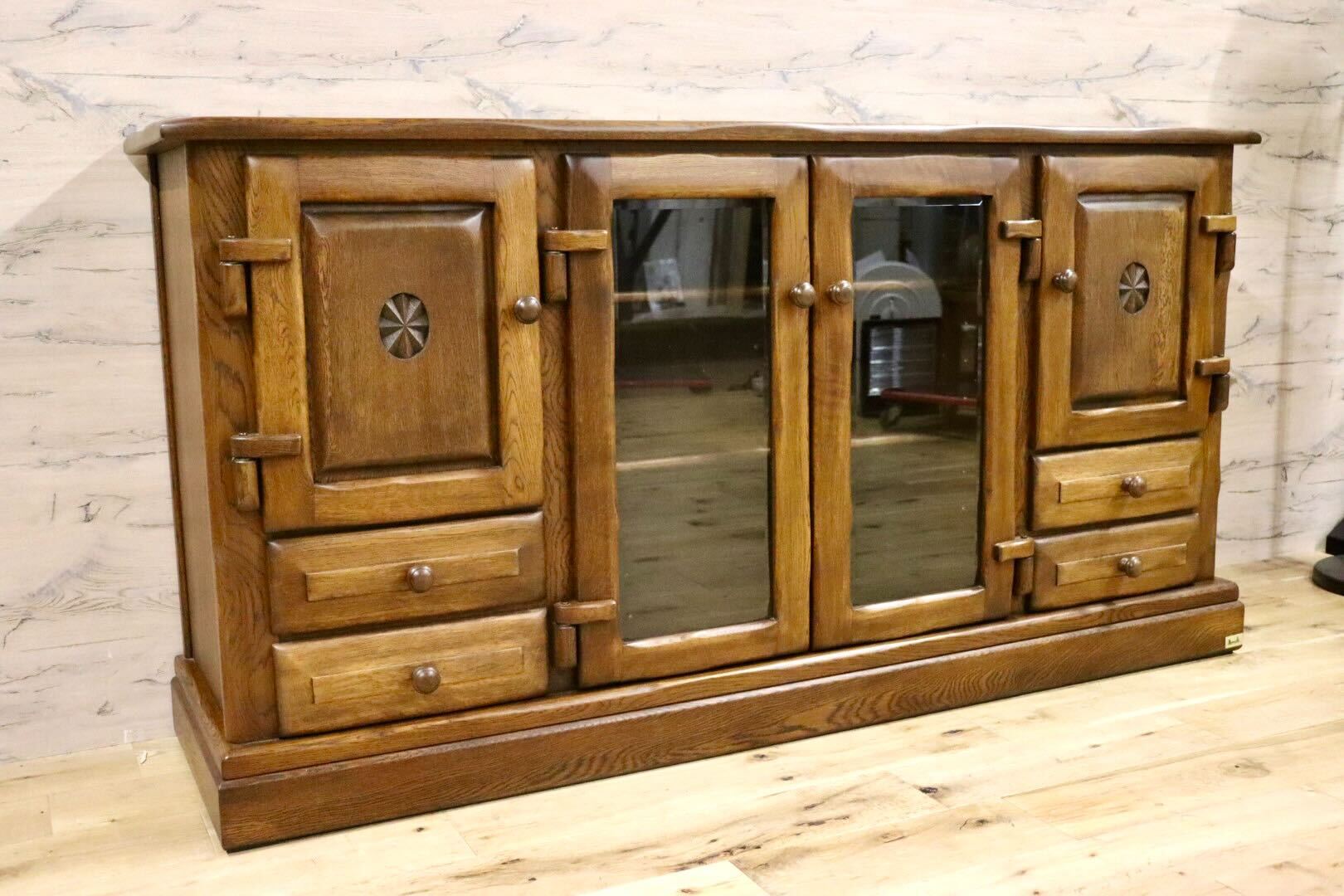 GMGS313○Molis / 河本家具 サイドボード リビングボード キャビネット 飾り棚 ダッチカントリー 旭川家具 オーク材 ヴィンテージ