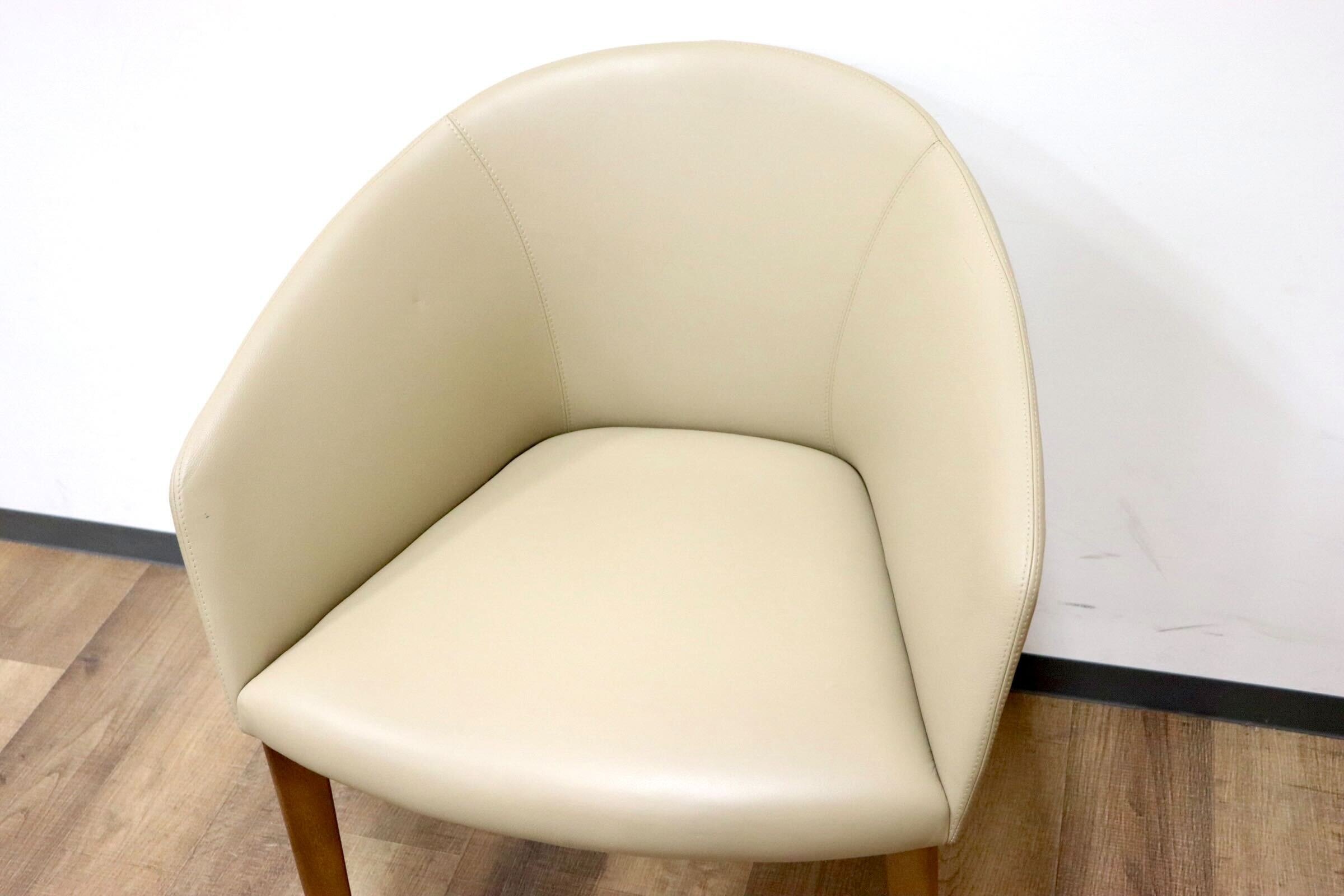 GMGN421P○Andreu World / アンドリュー・ワールド Brandy アームチェア 椅子 本革 レザー ベージュ モダン 定価約20万 展示品