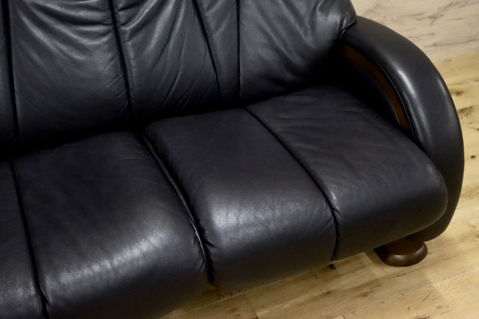 GMJK118A○冨士ファニチア / FUJI FURNITURE 3人掛けソファ トリプルソファ 本革 ブラック 国産家具 和モダン 応接