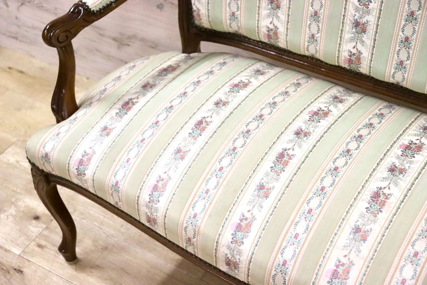 GMGS268○ヴェローナクラシック イタリア製 2人掛けソファ ラブソファ 長椅子 彫刻 鋲打 猫脚 クラシック ファブリック アンティーク