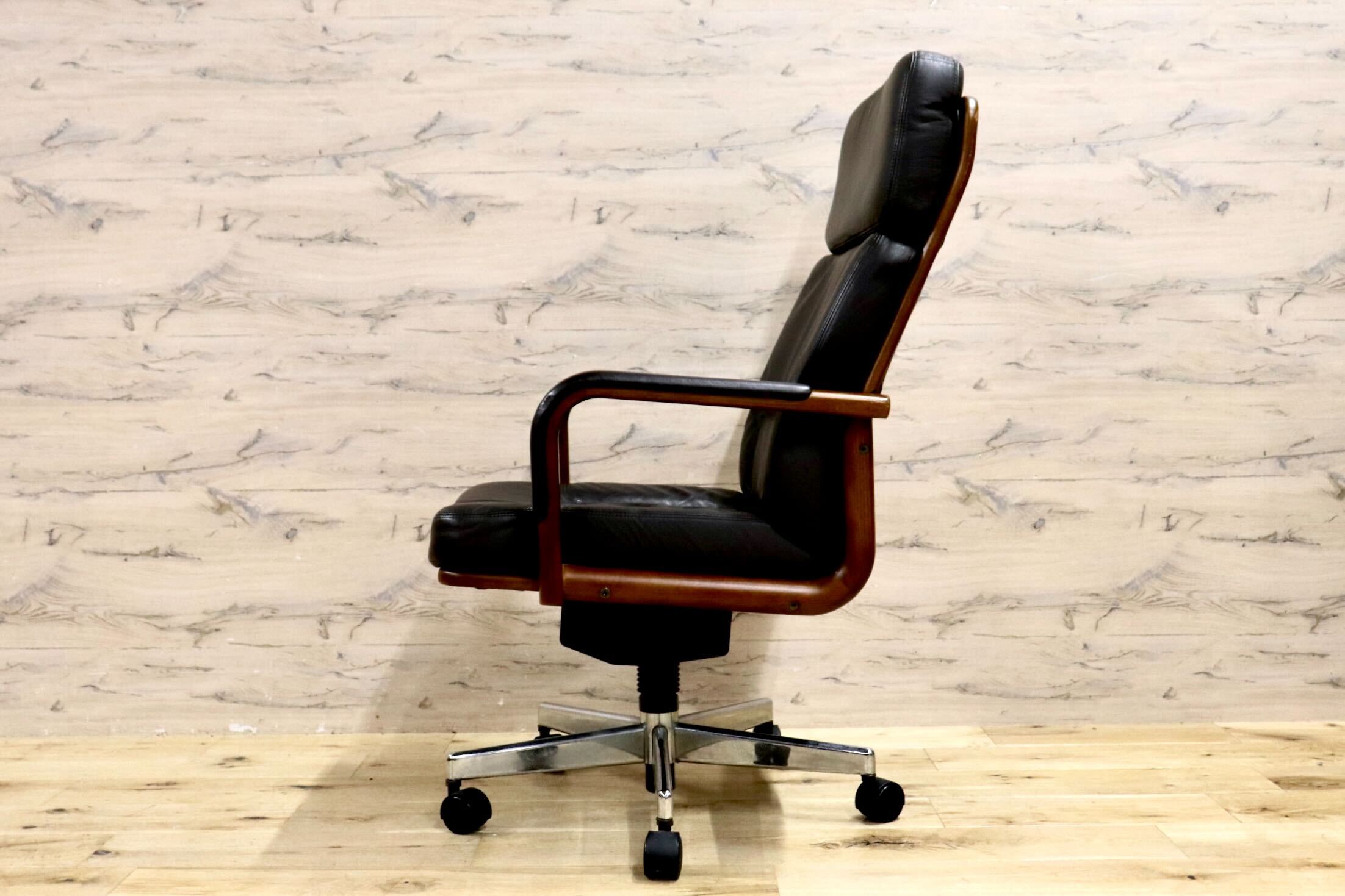 GMIK583○ karimoku / カリモク 黒 本革 デスクチェア オフィスチェア 社長椅子 役員椅子 書斎椅子 ミーティング椅子