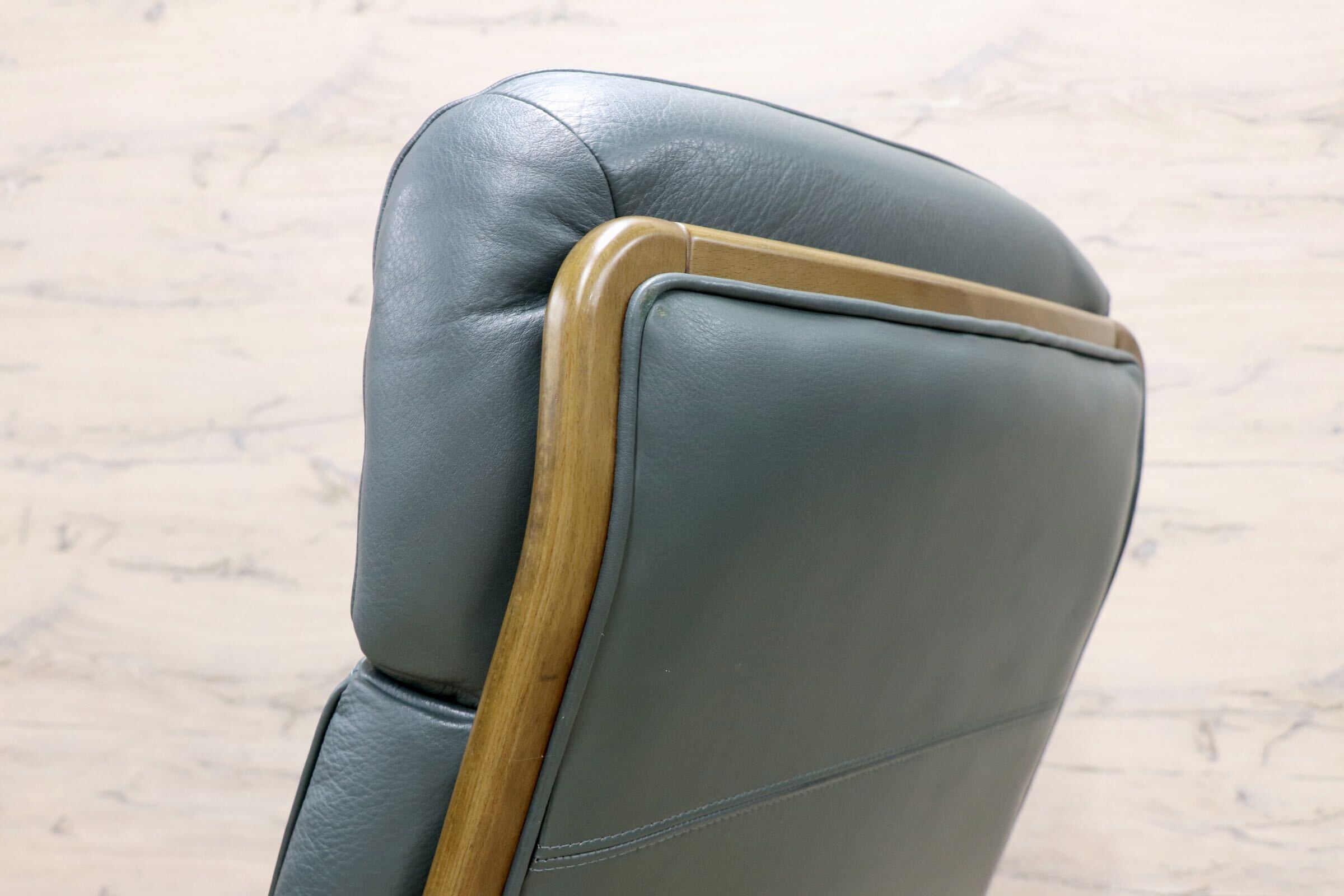 GMJN46○karimoku / カリモク デスクチェア オフィスチェア ハイバック 昇降式 キャスターチェア レザー ワークチェア グリーン