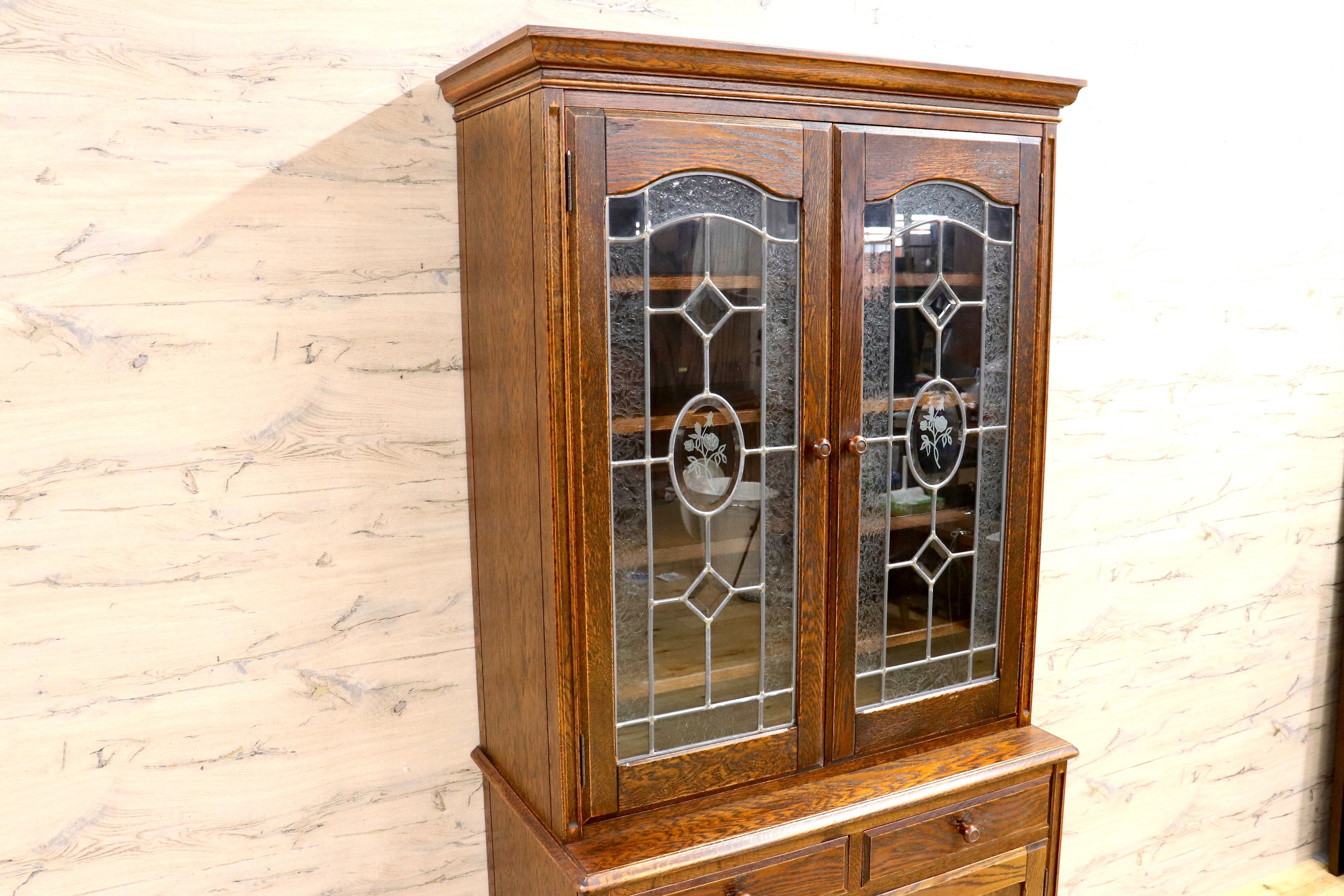 GMIK310A○三越家具 Brugge ブルージュ 食器棚 飾り棚 ステンドグラス カップボード オーク材 英国カントリー アンティーク ヴィンテージ