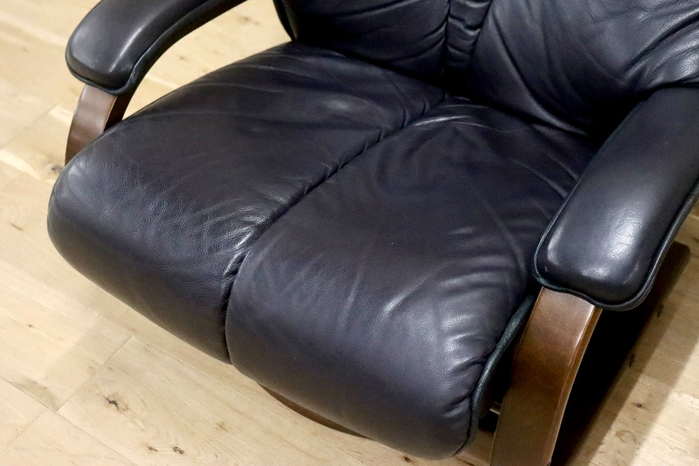 GMJK118B○冨士ファニチア / FUJI FURNITURE 1人掛けソファ リクライニングソファ 本革 ブラック 国産家具 和モダン 応接