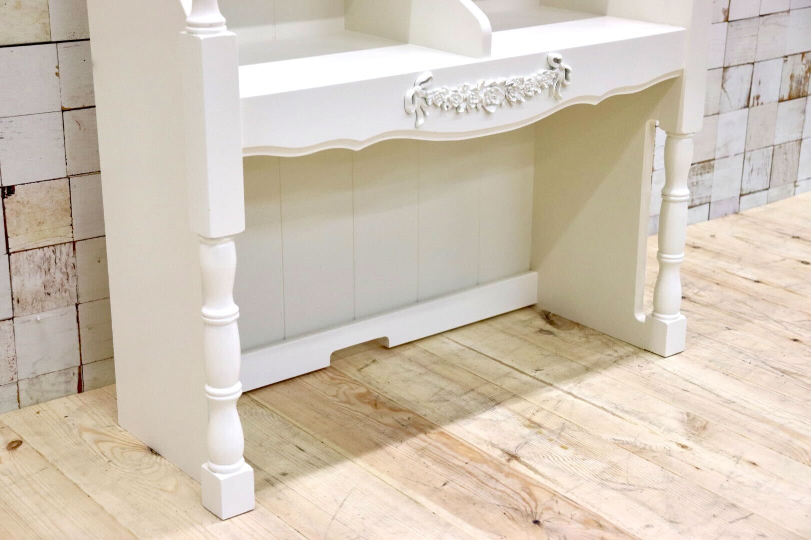 GMGS292A○COUNTRY WHITE / カントリーホワイト Praha Hutch 800 ハッチ 上台 収納棚 シェルフ 飾り棚 ホワイト 輸入家具 展示品