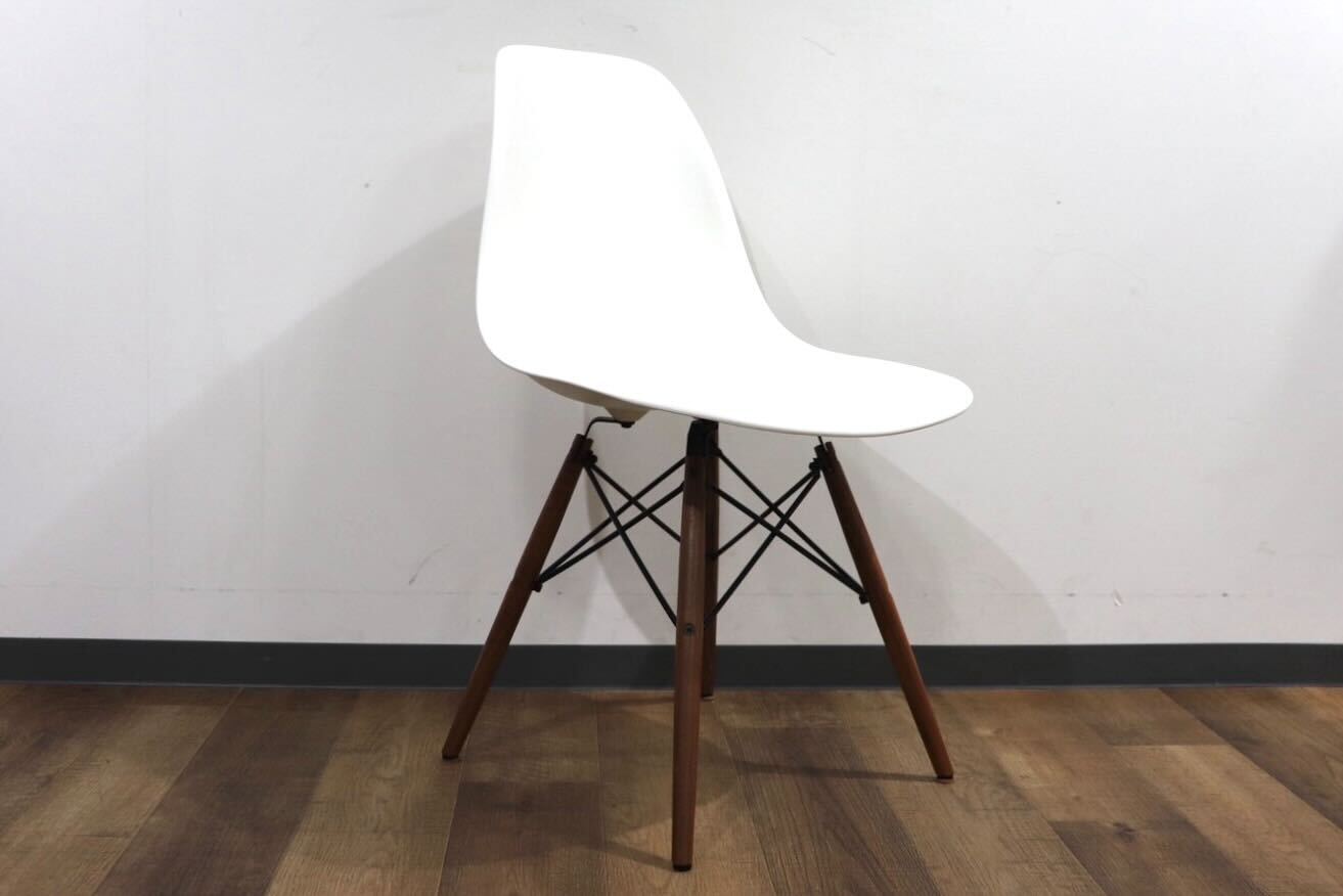 GMHN223○Herman Miller / ハーマンミラー DSW イームズ シェルチェア サイドチェア ウォールナット ホワイト 定価約9.2万 展示品