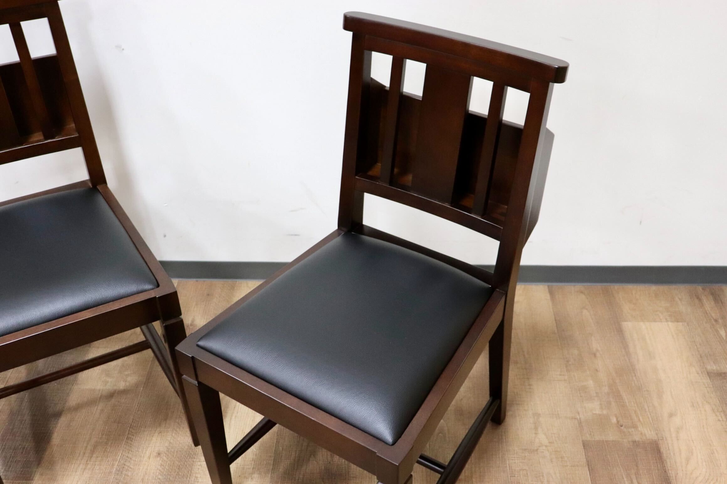 GMGN342I○CHERRY FURNITURE / 桜屋工業 ダイニングチェア チャーチチェア マガジンラック 合皮 ダークブラウン 2脚セット モダン 未使用品