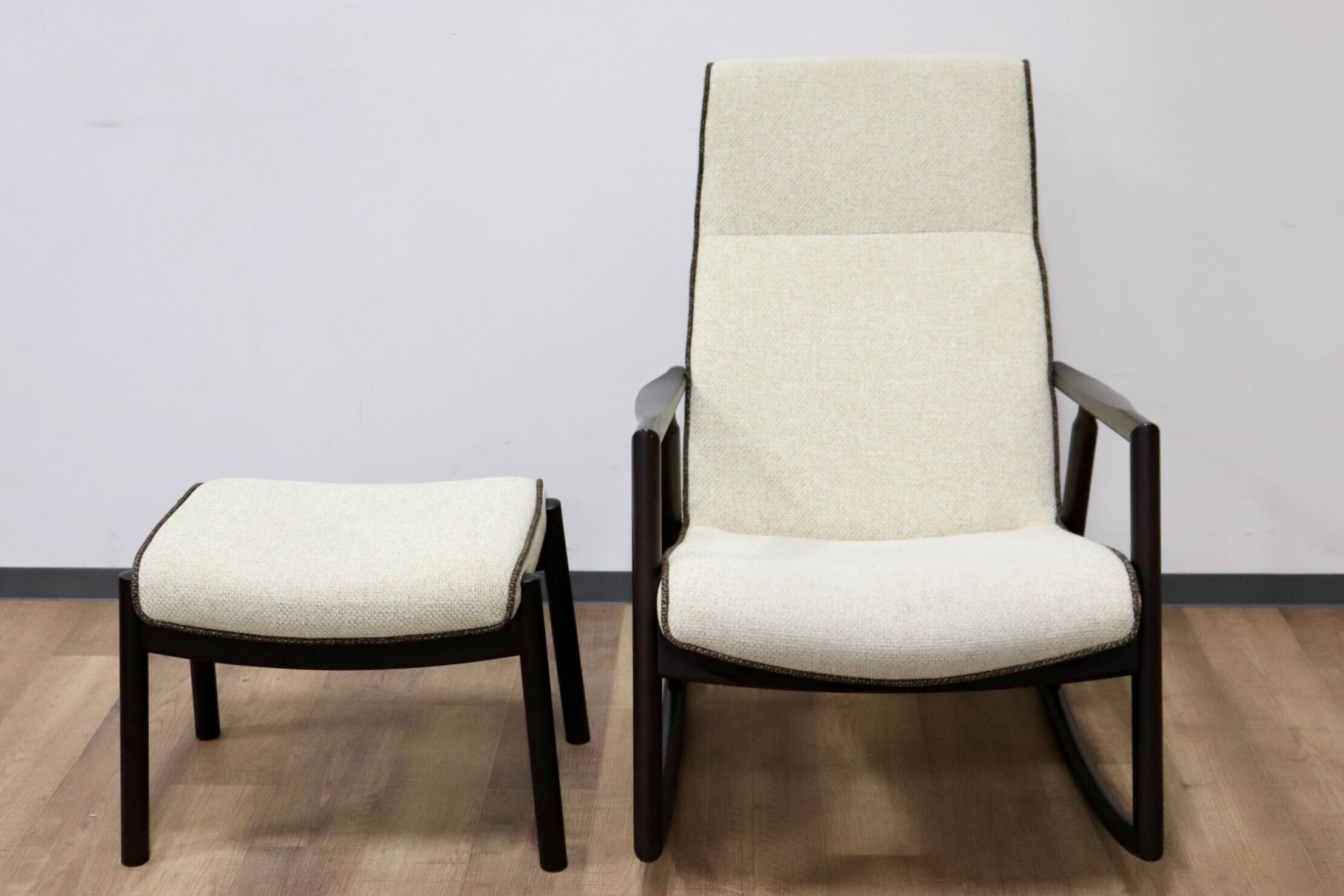 GMGT139○日進木工 / nissin WHITE WOOD ロッキングチェア 揺り椅子 スツール オットマン オーク無垢材 ファブリック 定価約25万 展示品