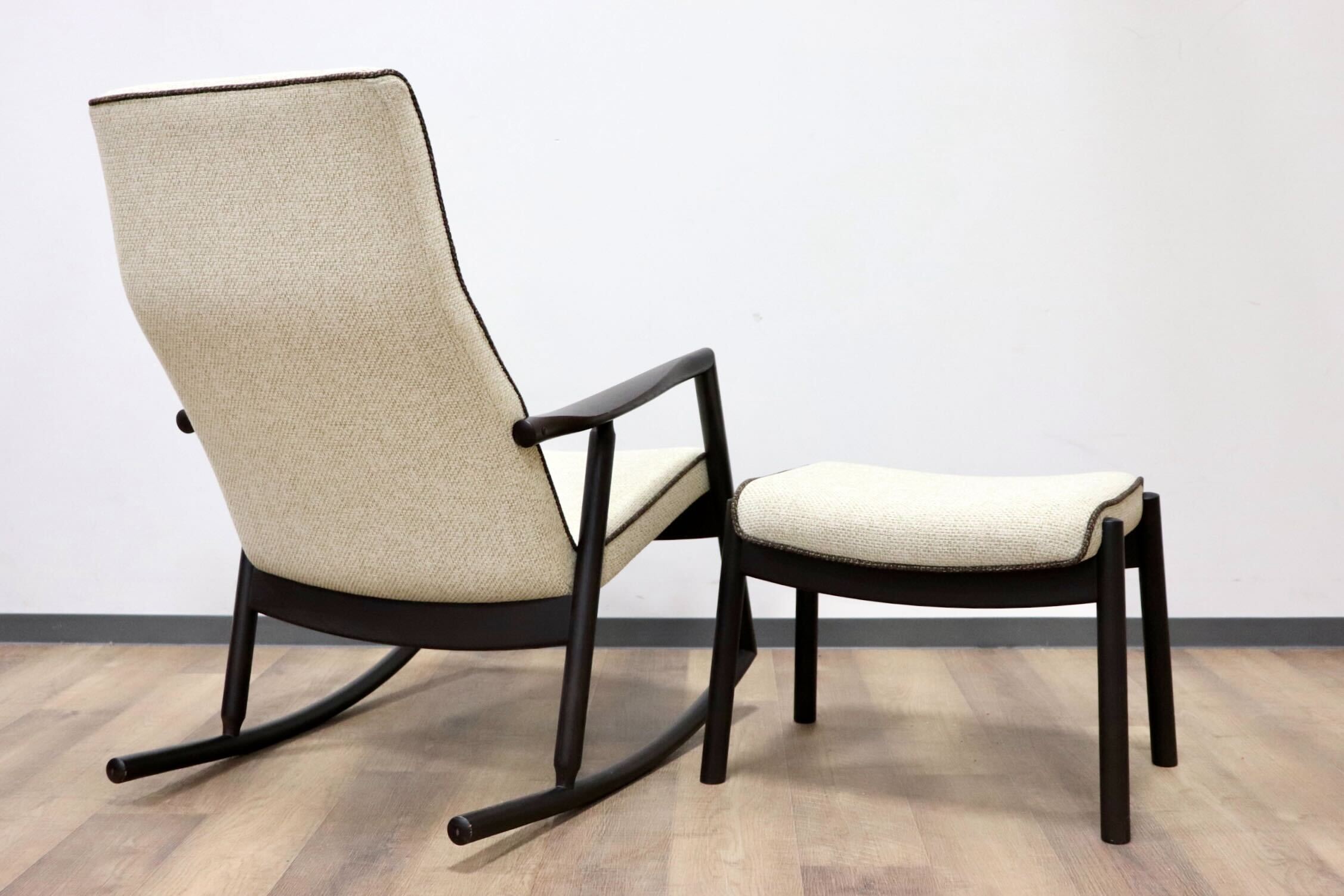 GMGT139○日進木工 / nissin WHITE WOOD ロッキングチェア 揺り椅子 スツール オットマン オーク無垢材 ファブリック 定価約25万 展示品