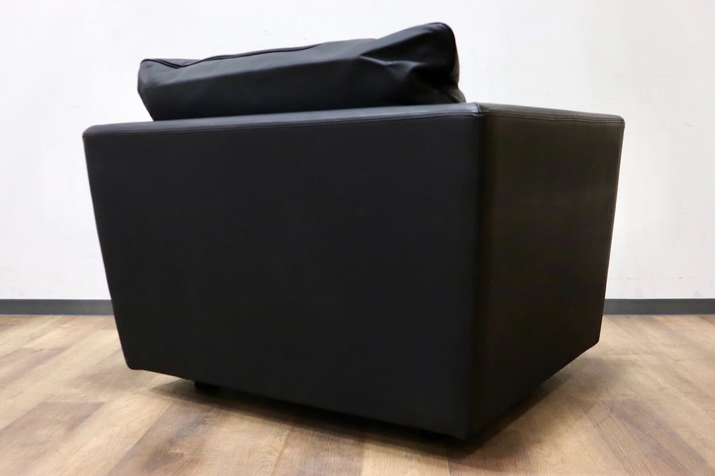 GMGS206B○arflex / アルフレックス A SOFA MEDIUM エーソファ ミディアム 黒 本革 シングルソファ 1人掛けソファ イタリアモダン 約50万