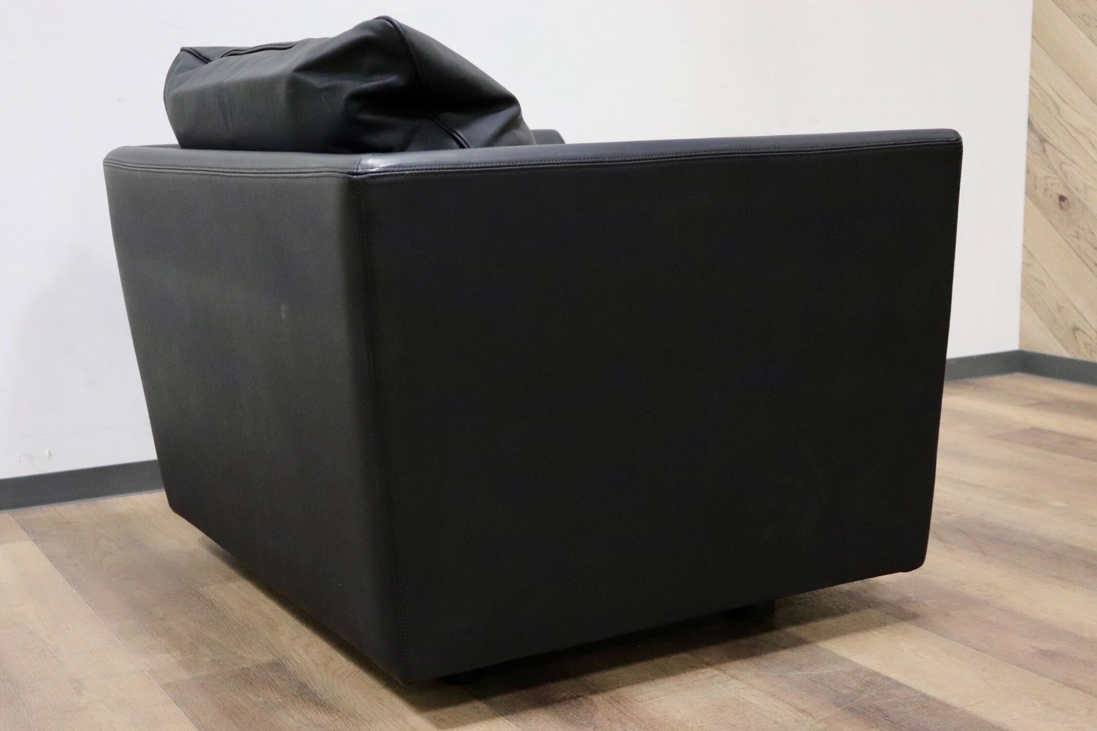 GMGS206B○arflex / アルフレックス A SOFA MEDIUM エーソファ ミディアム 黒 本革 シングルソファ 1人掛けソファ イタリアモダン 約50万