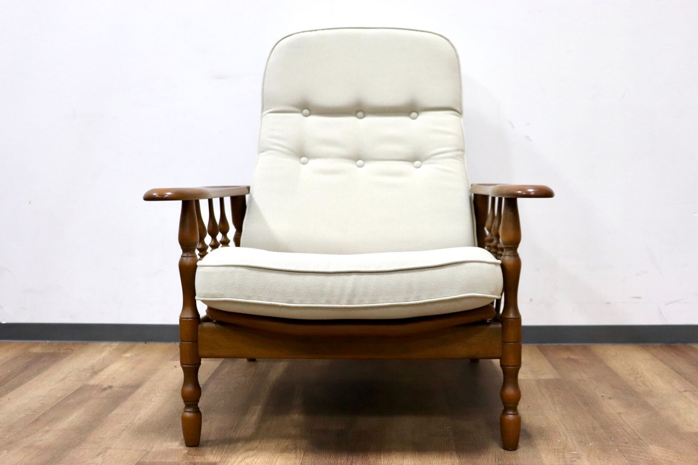 GMHN26○karimoku / カリモク Novarie ノバリエ コロニアル リクライニングチェア パーソナルチェア ベージュ カントリー 約9.6万 展示品