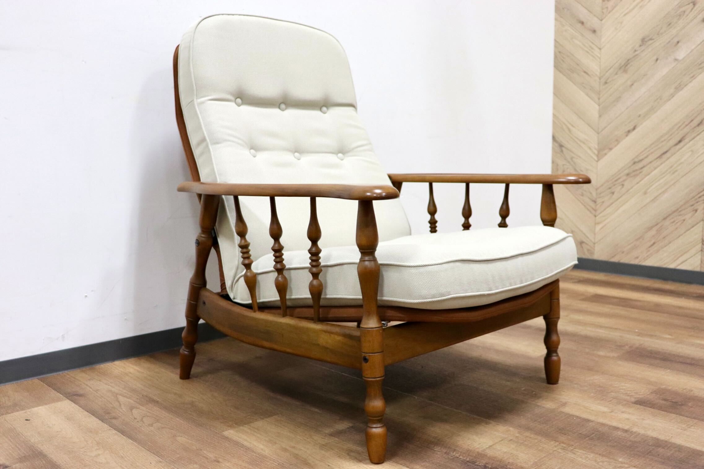 GMHN26○karimoku / カリモク Novarie ノバリエ コロニアル リクライニングチェア パーソナルチェア ベージュ カントリー 約9.6万 展示品