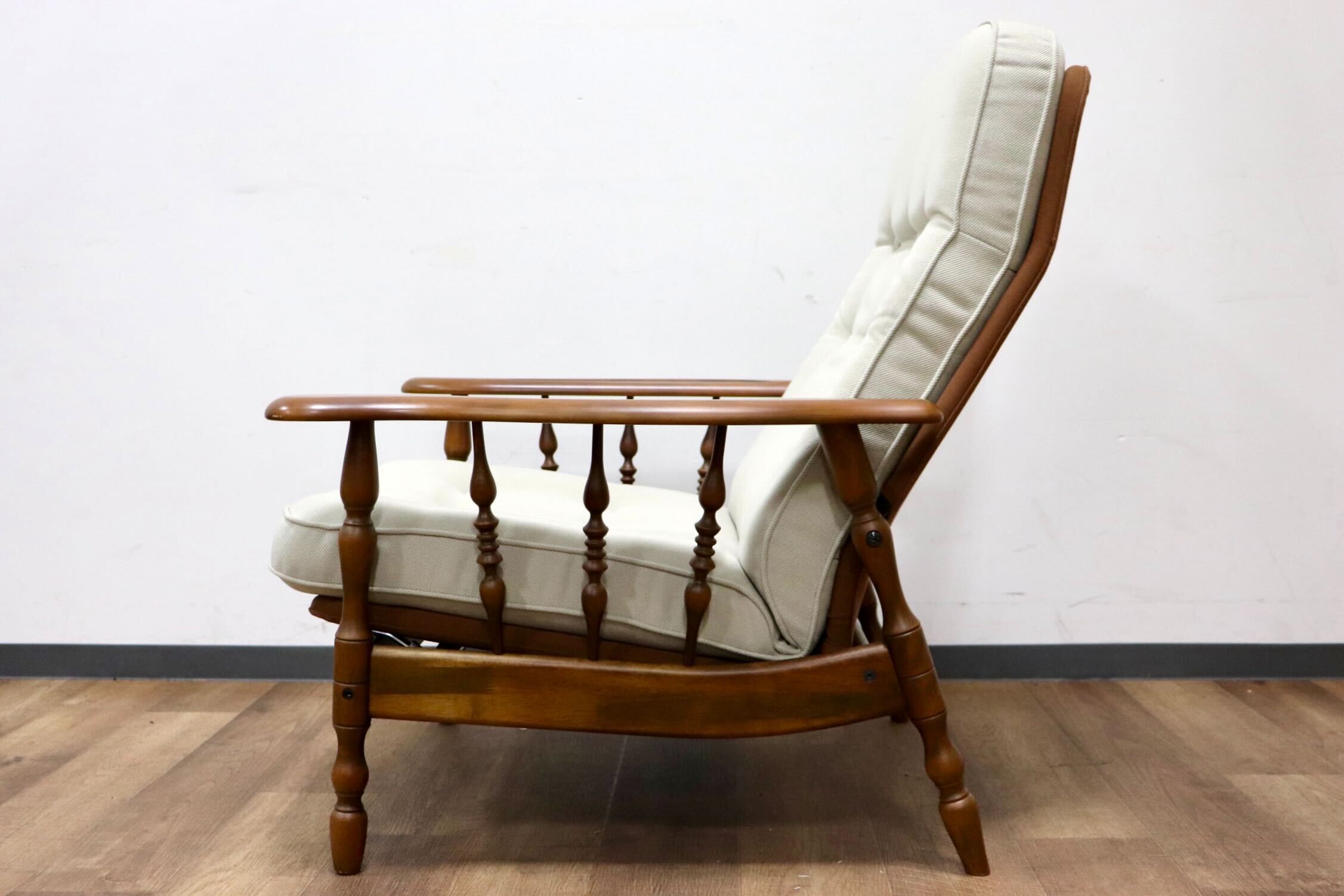 GMHN26○karimoku / カリモク Novarie ノバリエ コロニアル リクライニングチェア パーソナルチェア ベージュ カントリー 約9.6万 展示品