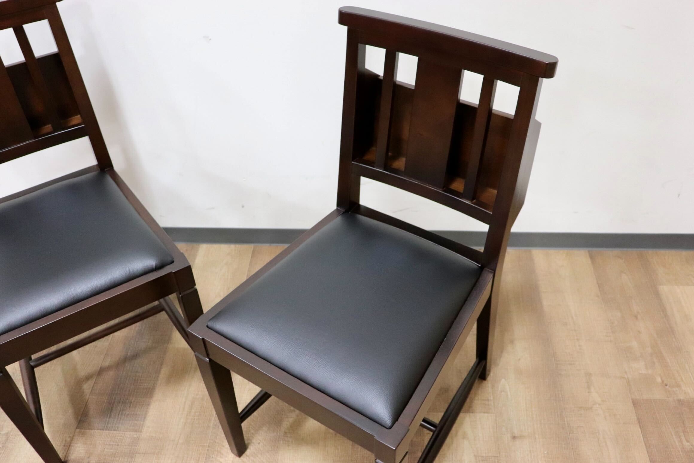 GMGN342K○CHERRY FURNITURE / 桜屋工業 ダイニングチェア チャーチチェア マガジンラック 合皮 ダークブラウン 2脚セット モダン 未使用品