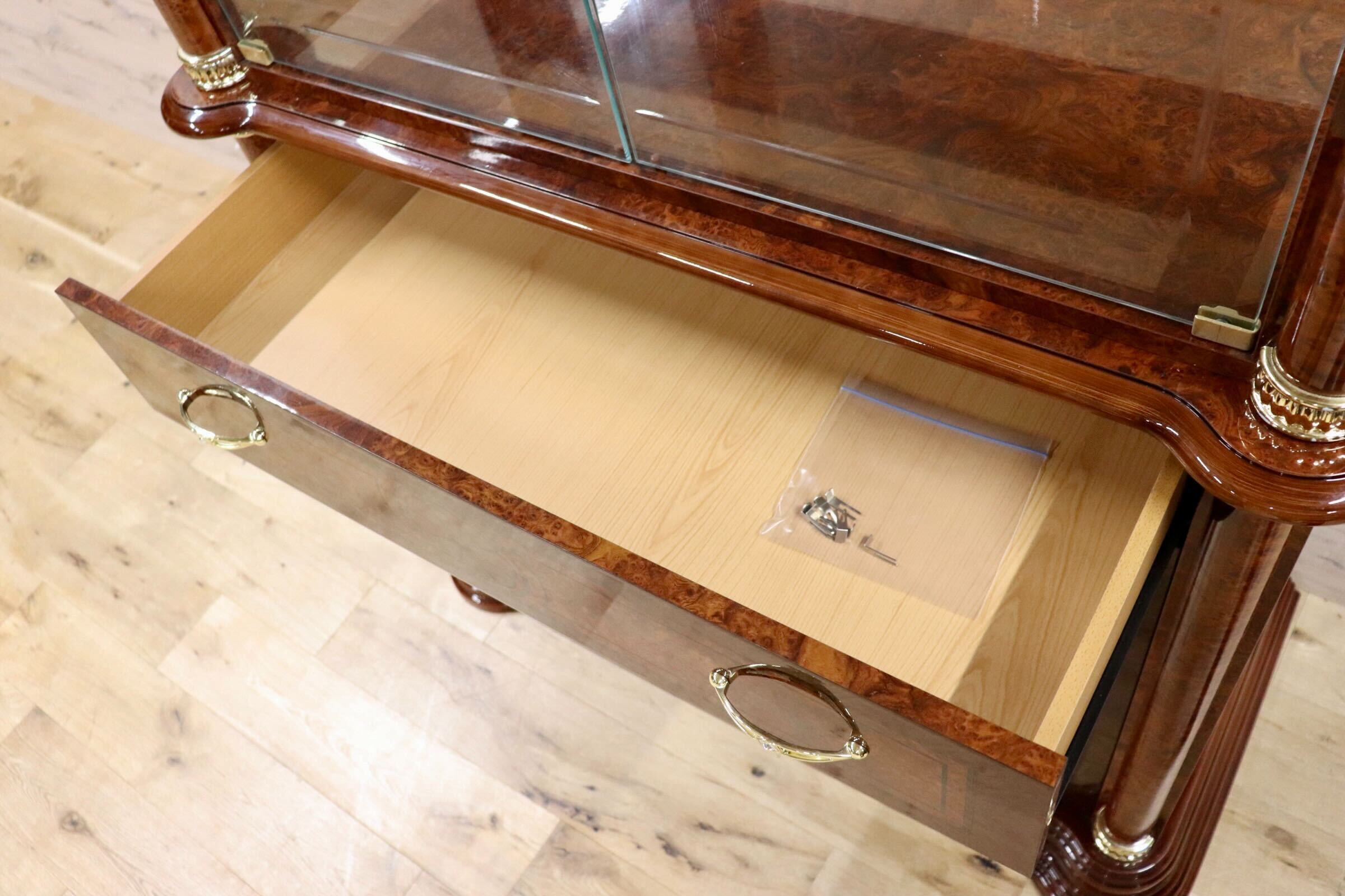 GMFN48○Saltarelli MOBILI / サルタレッリモビリ フローレンス ガラスキャビネット 飾り棚 イタリア製 定価約38万 展示品