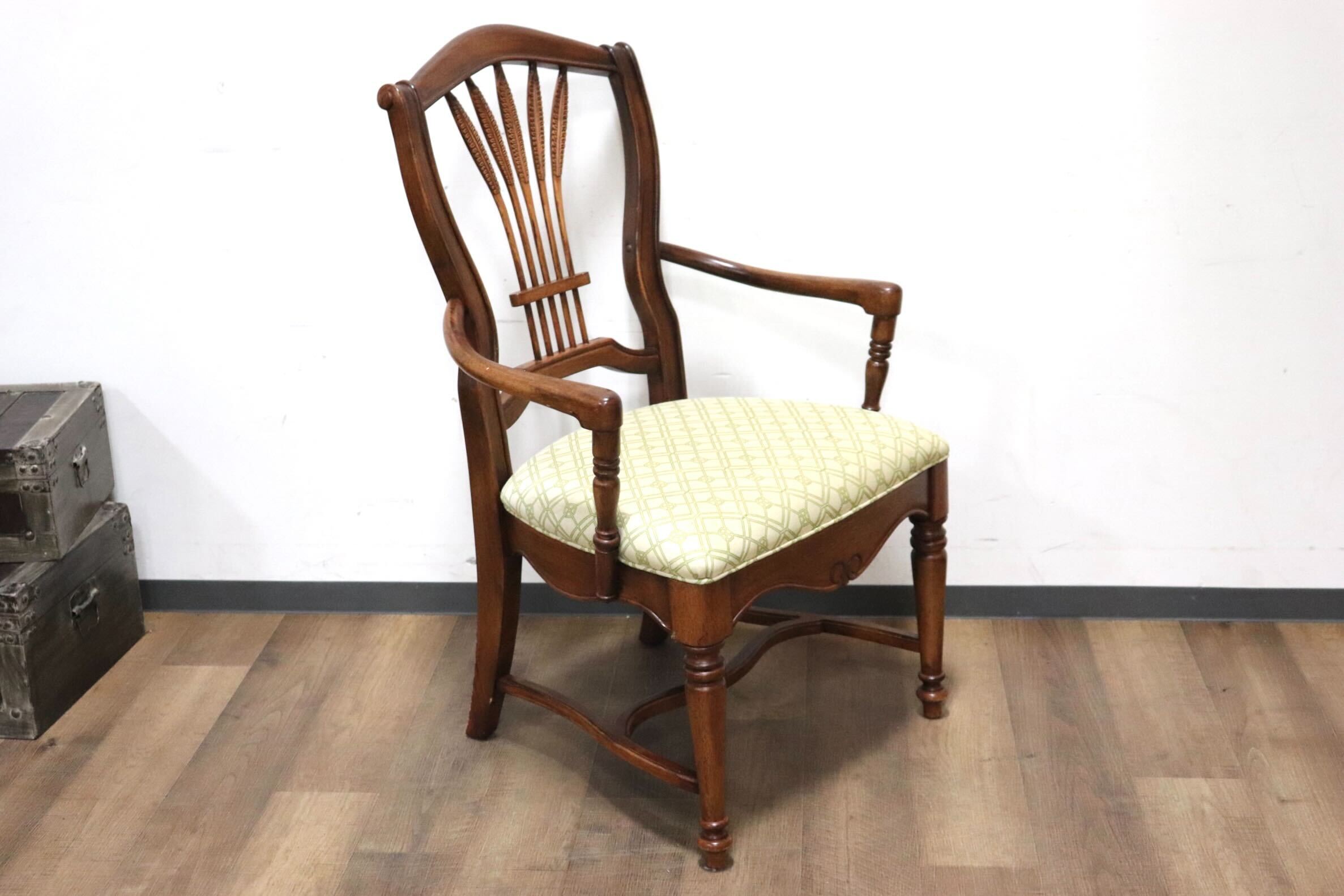 GMHN234A○US ヴィンテージ ダイニングチェア 食卓椅子 アームチェア 椅子 ファブリック 彫刻 クラシック カントリー 輸入家具